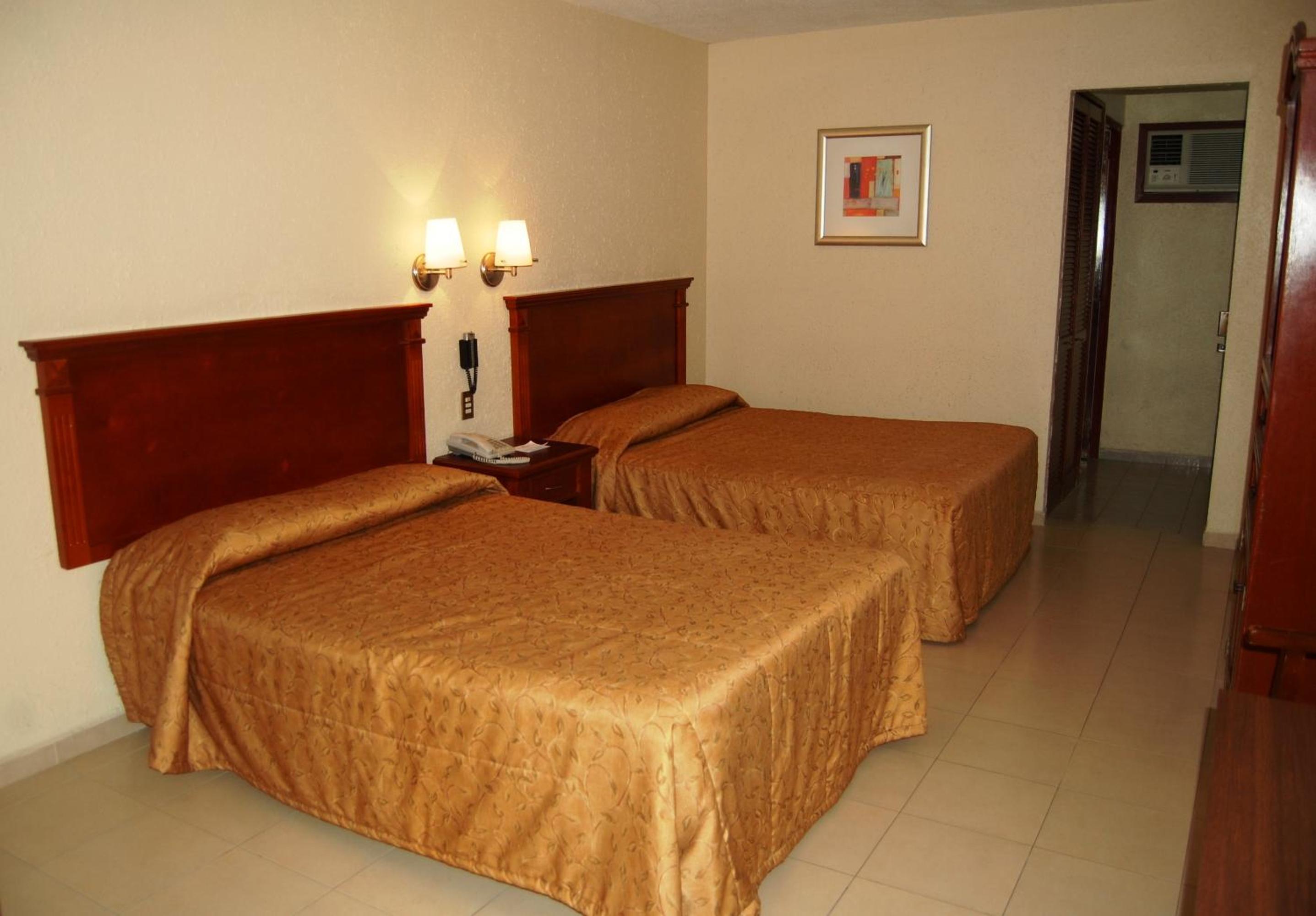 Double Room with Two Double Beds photo 3