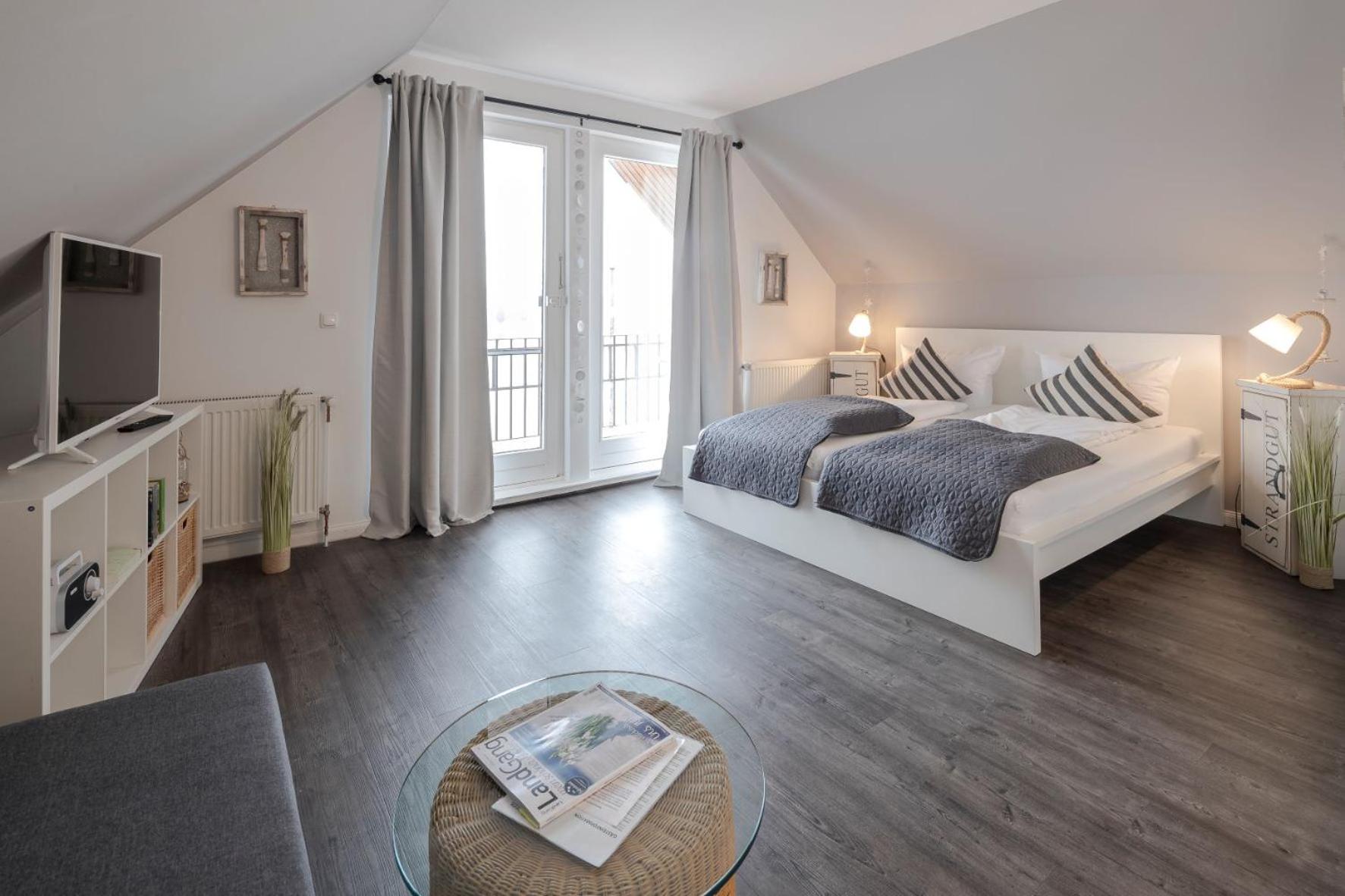 Deluxe Double Room with Balcony and River View