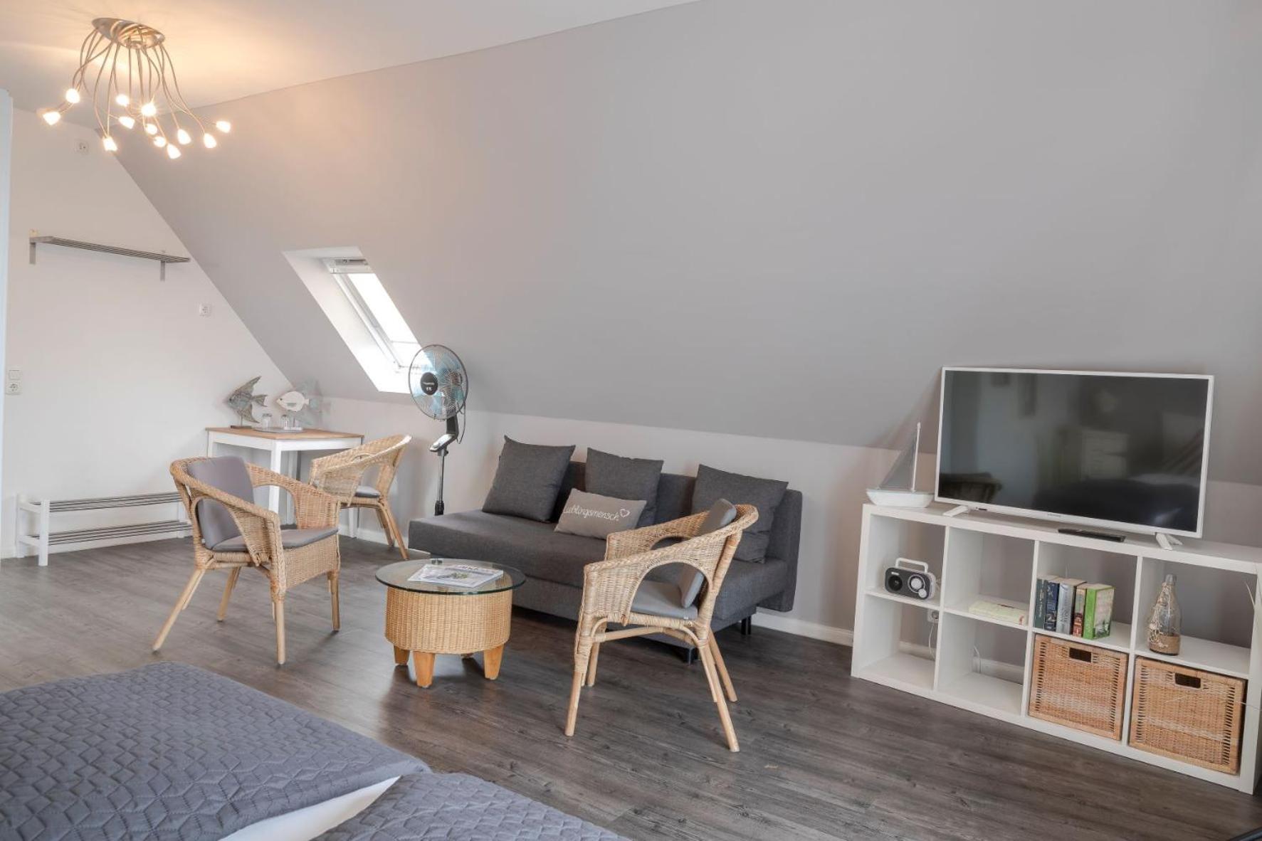 Deluxe Double Room with Balcony and River View photo 3