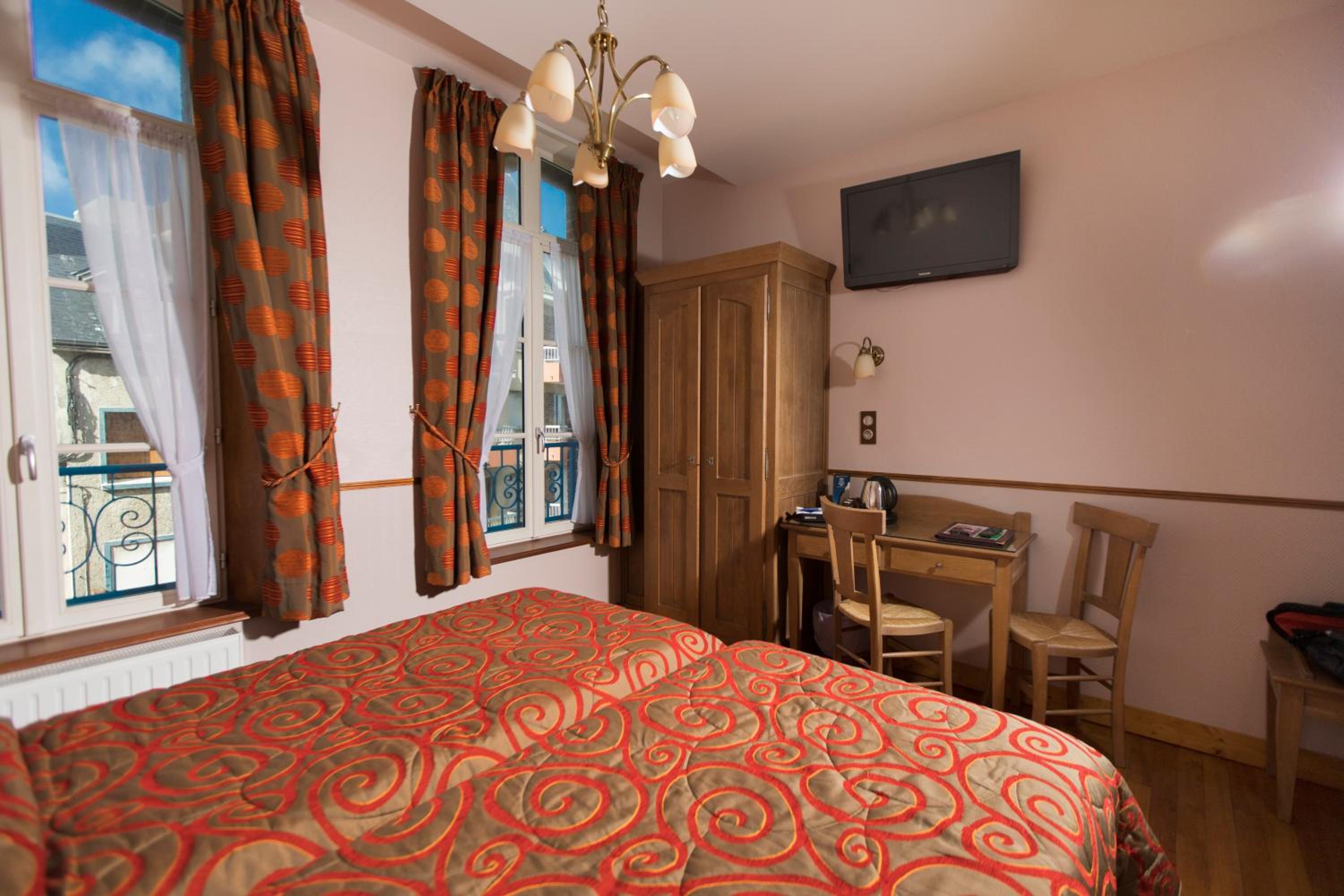 Twin Room with City View