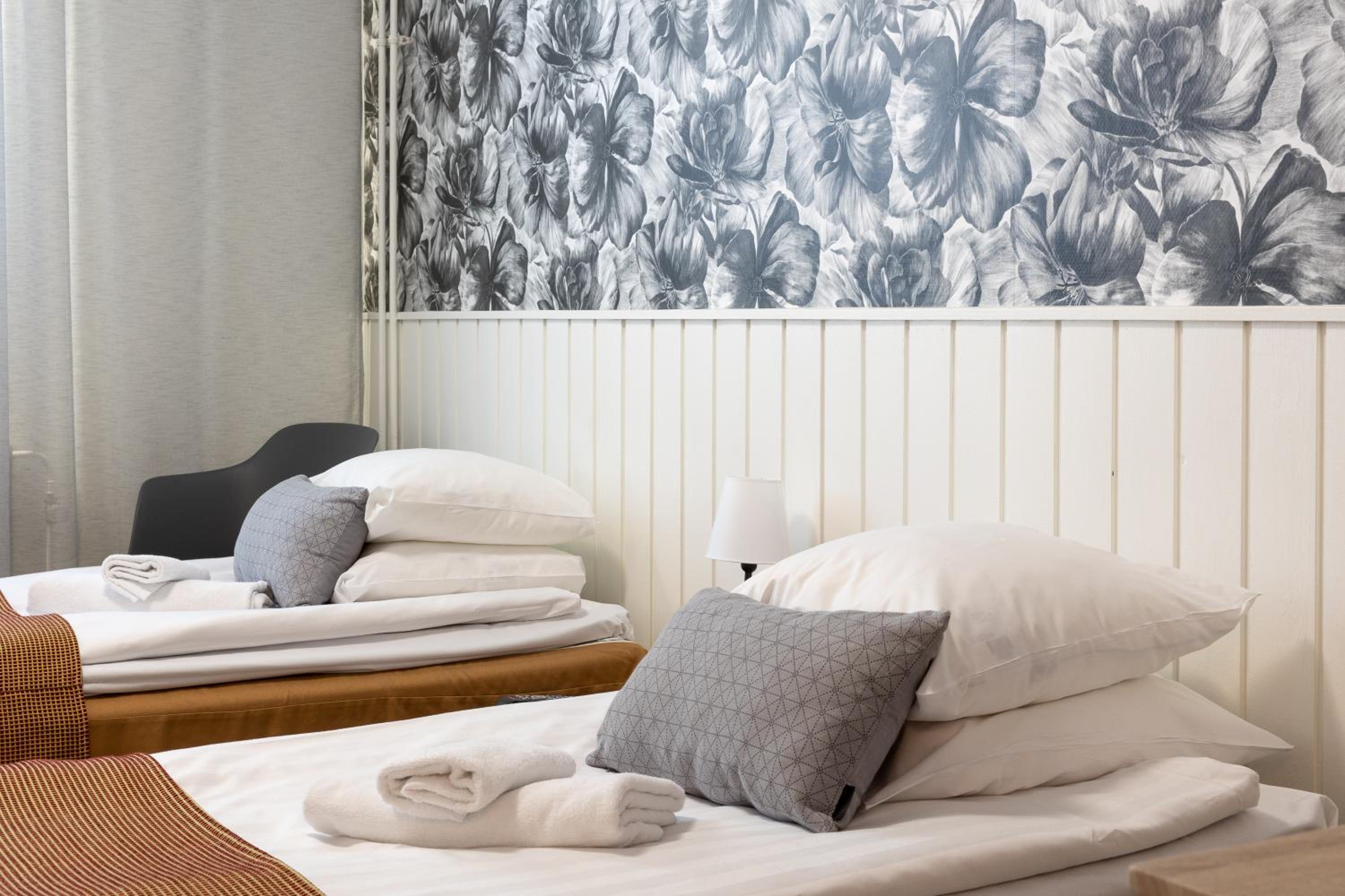 Standard Twin Room - Photo 3