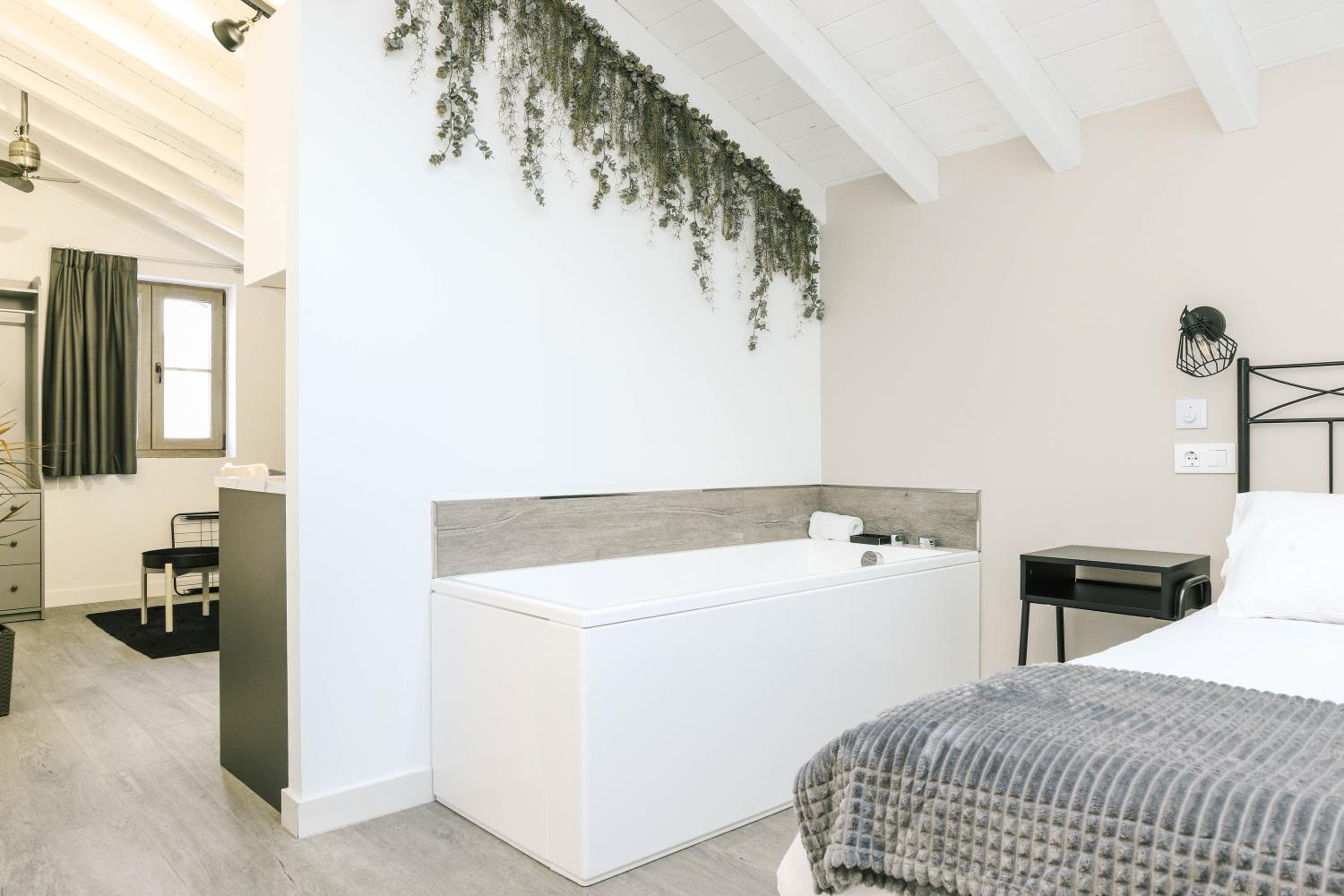 Estudio con Bañera de Hidromasaje