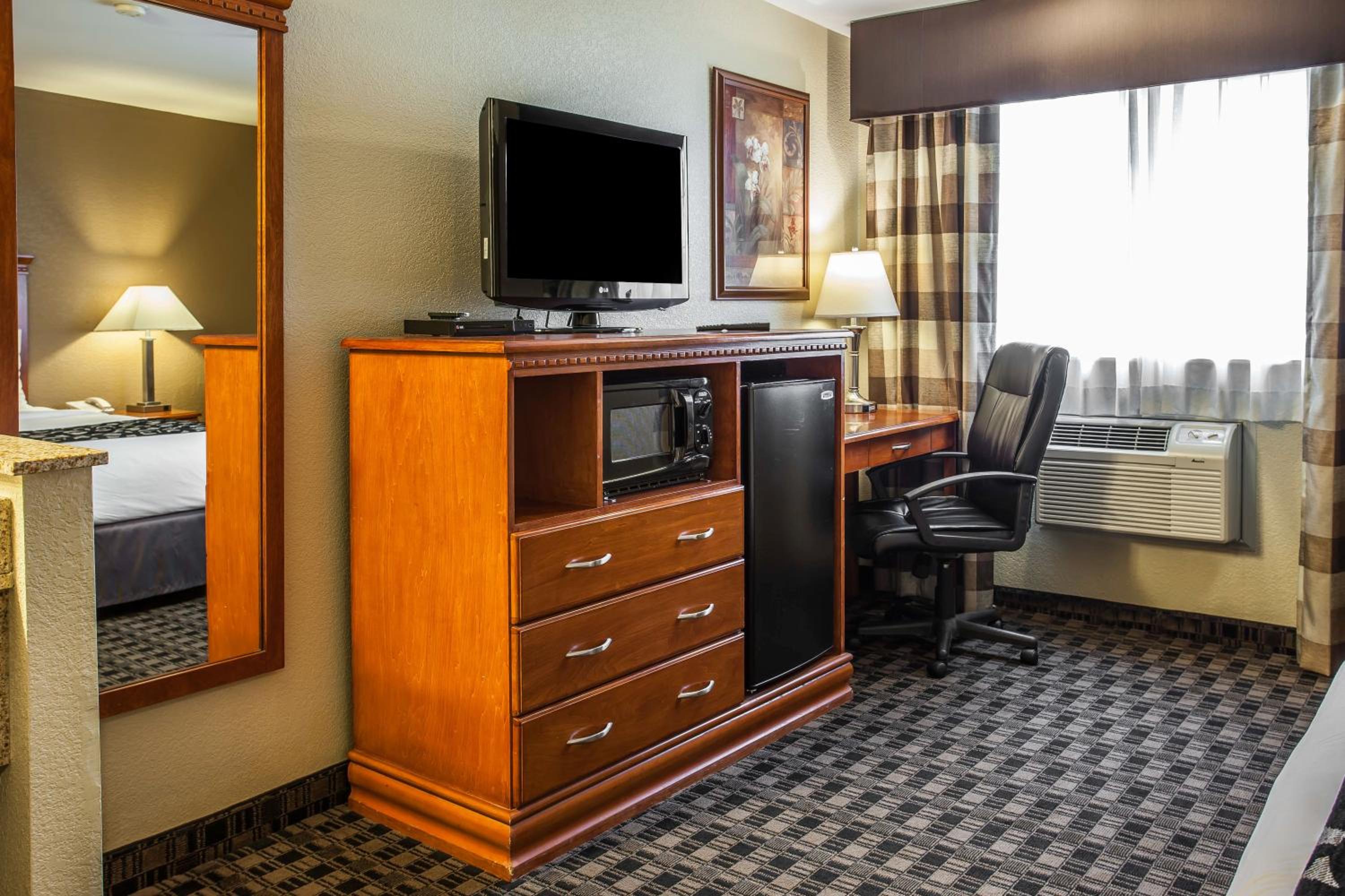King Room - Accessible/Non-Smoking - Photo 2
