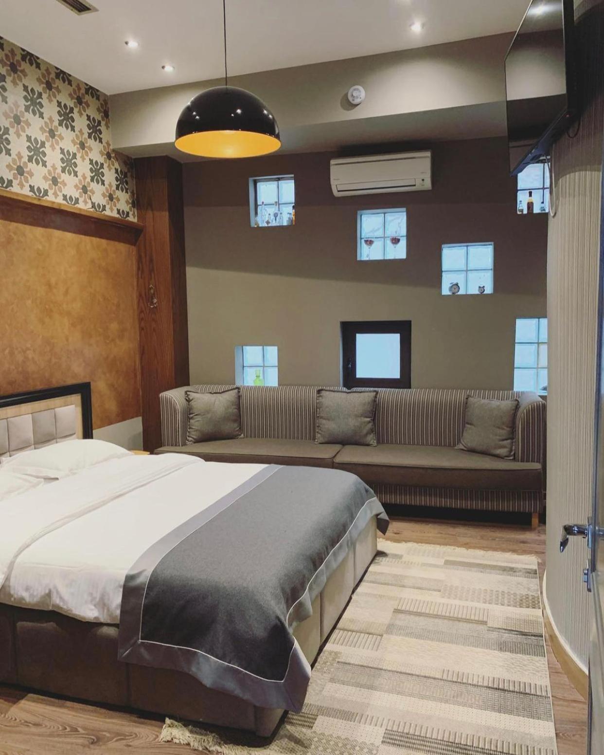Deluxe Double Room (2 Adults + 1 Child)
