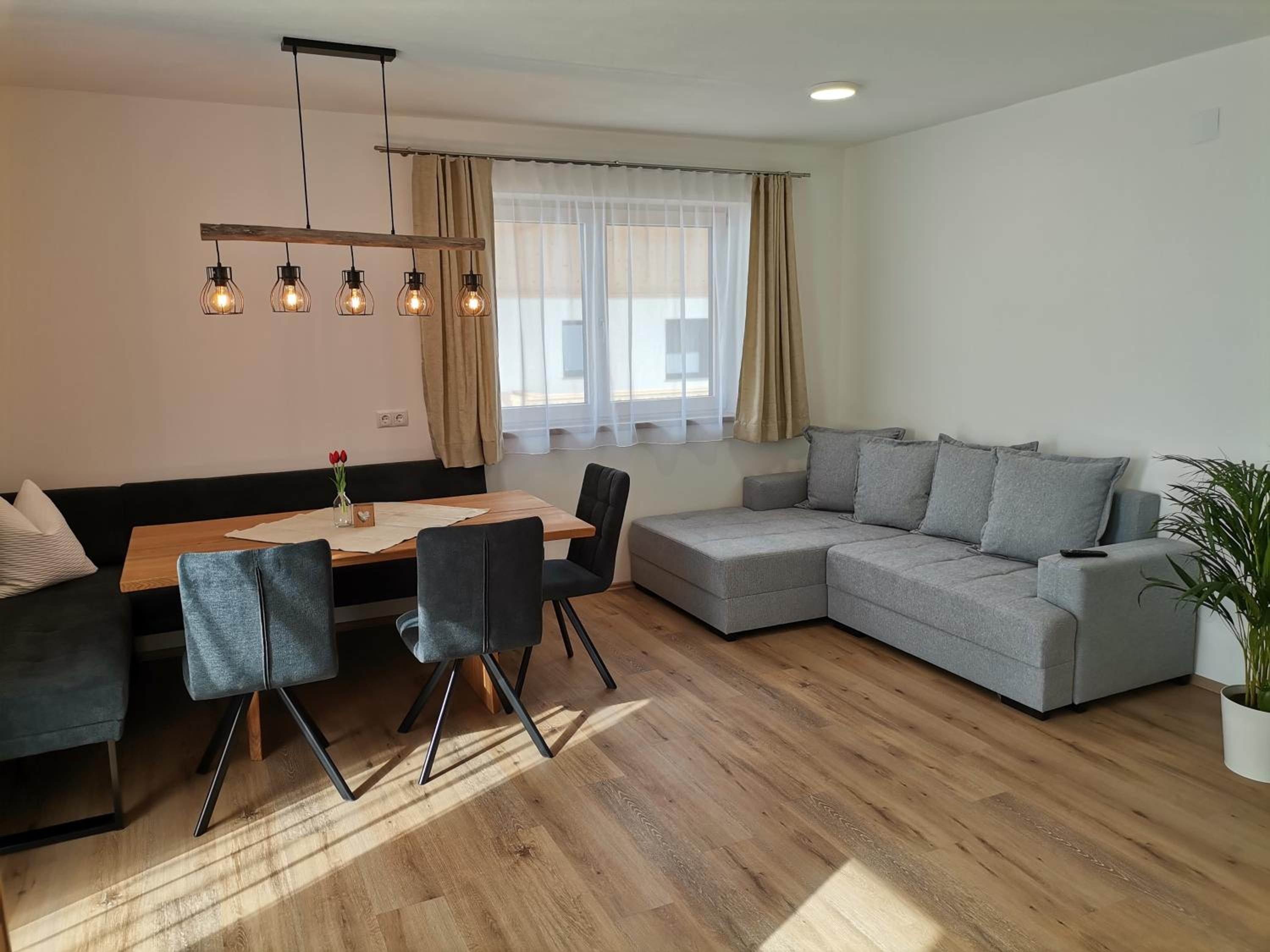 Three-Bedroom Apartment with View photo 3