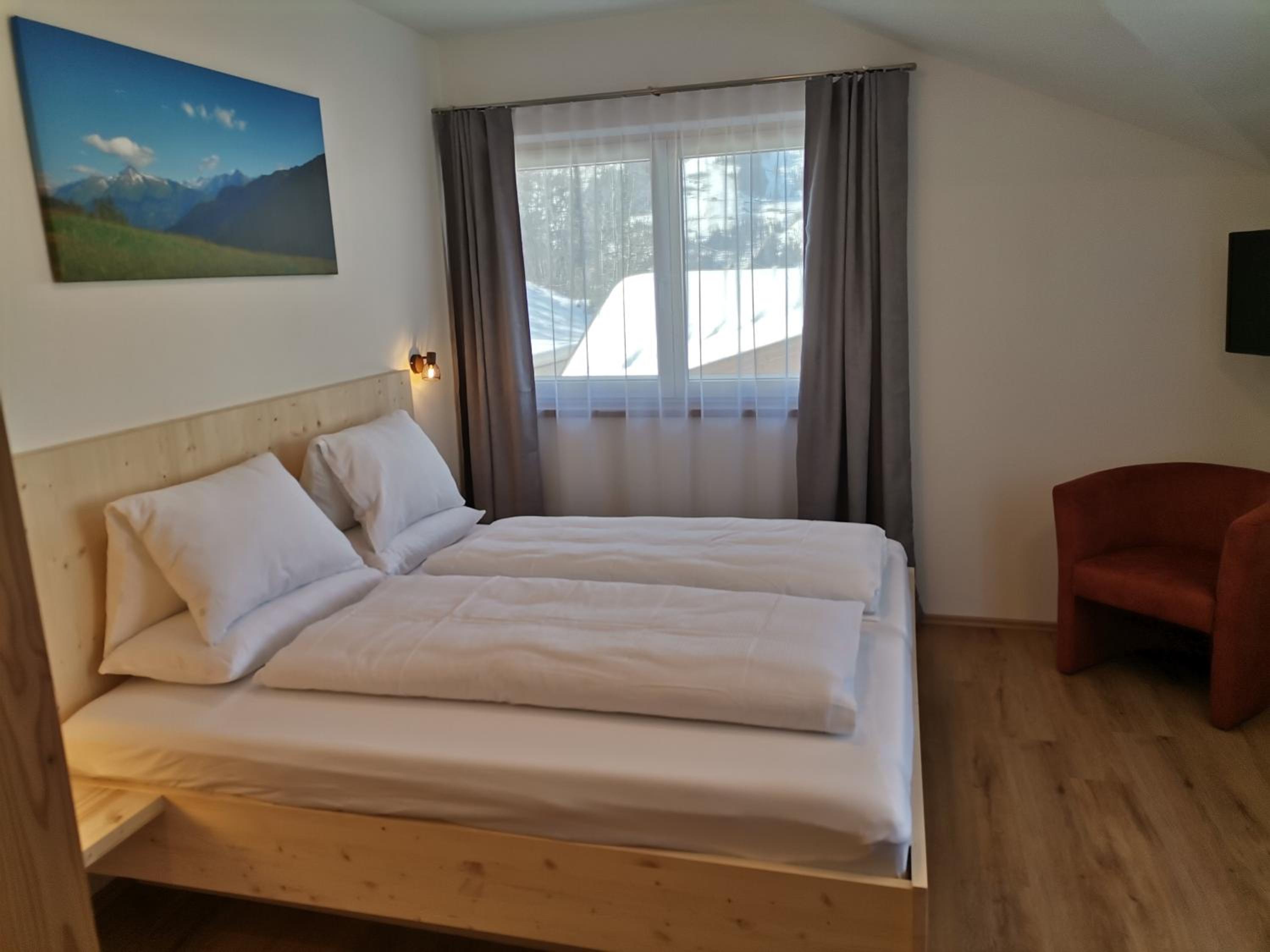 Three-Bedroom Apartment with Mountain View photo 1