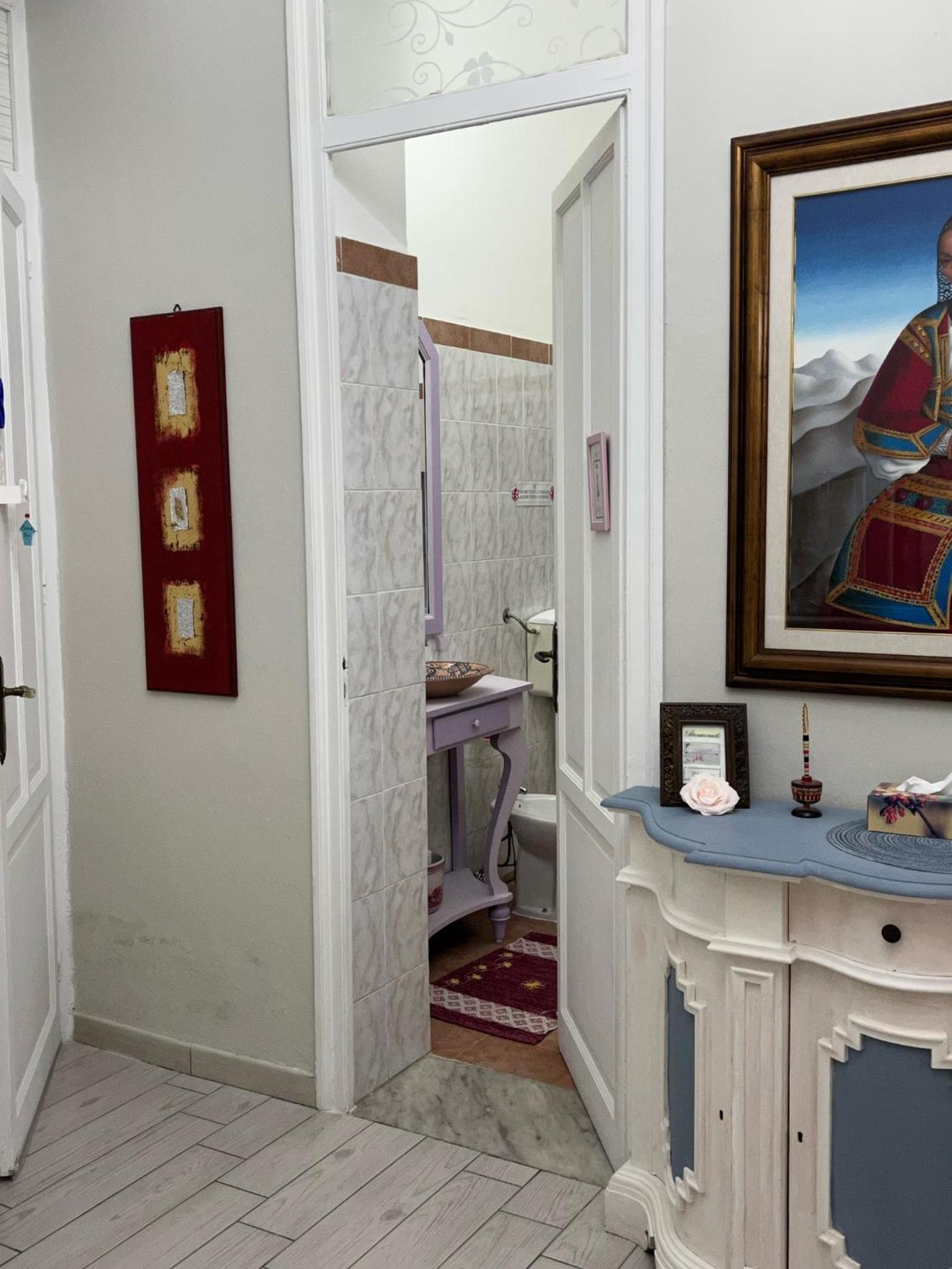 Twin Room with Private External Bathroom - Photo 12