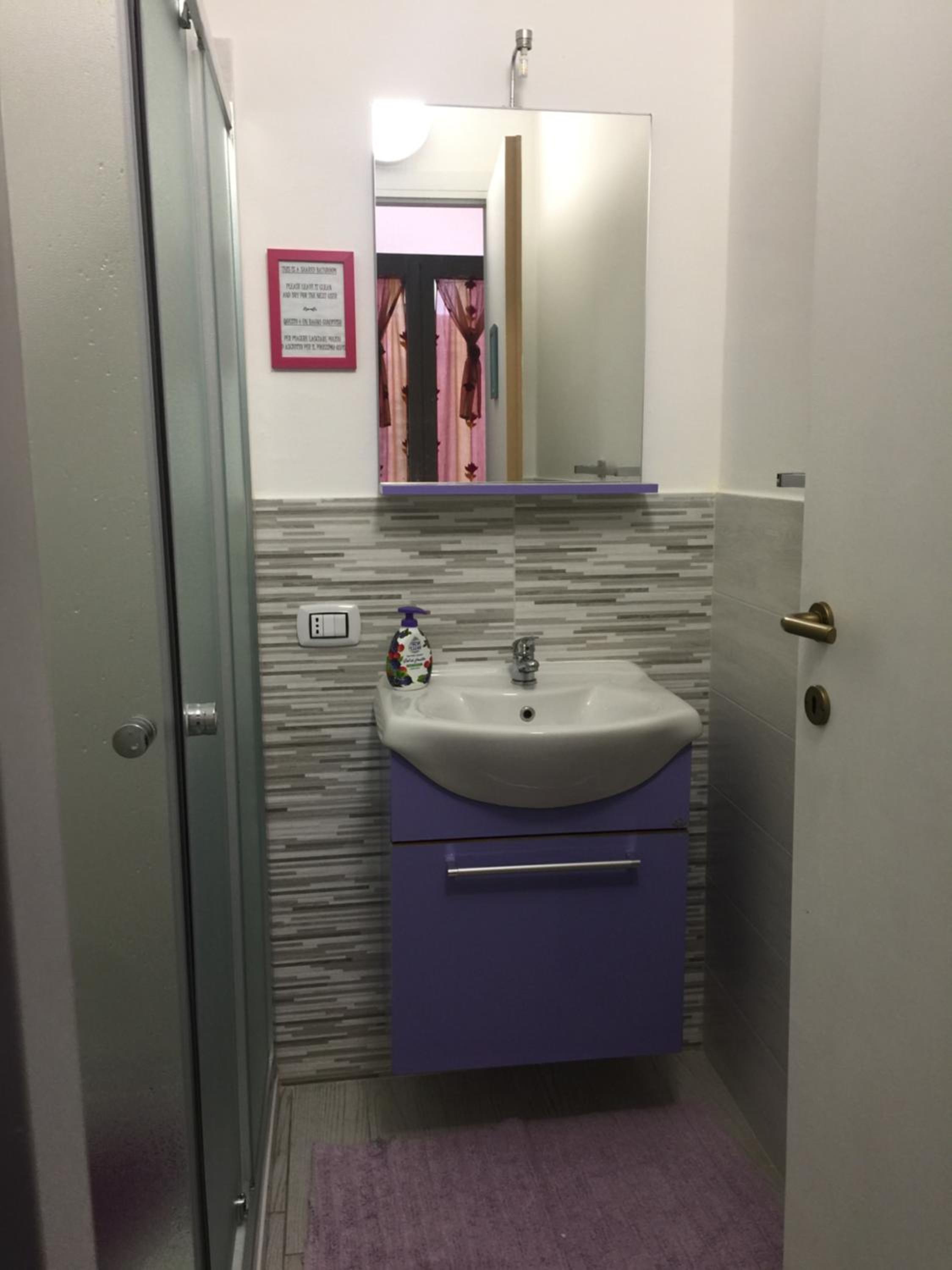 Twin Room with Private External Bathroom - Photo 6