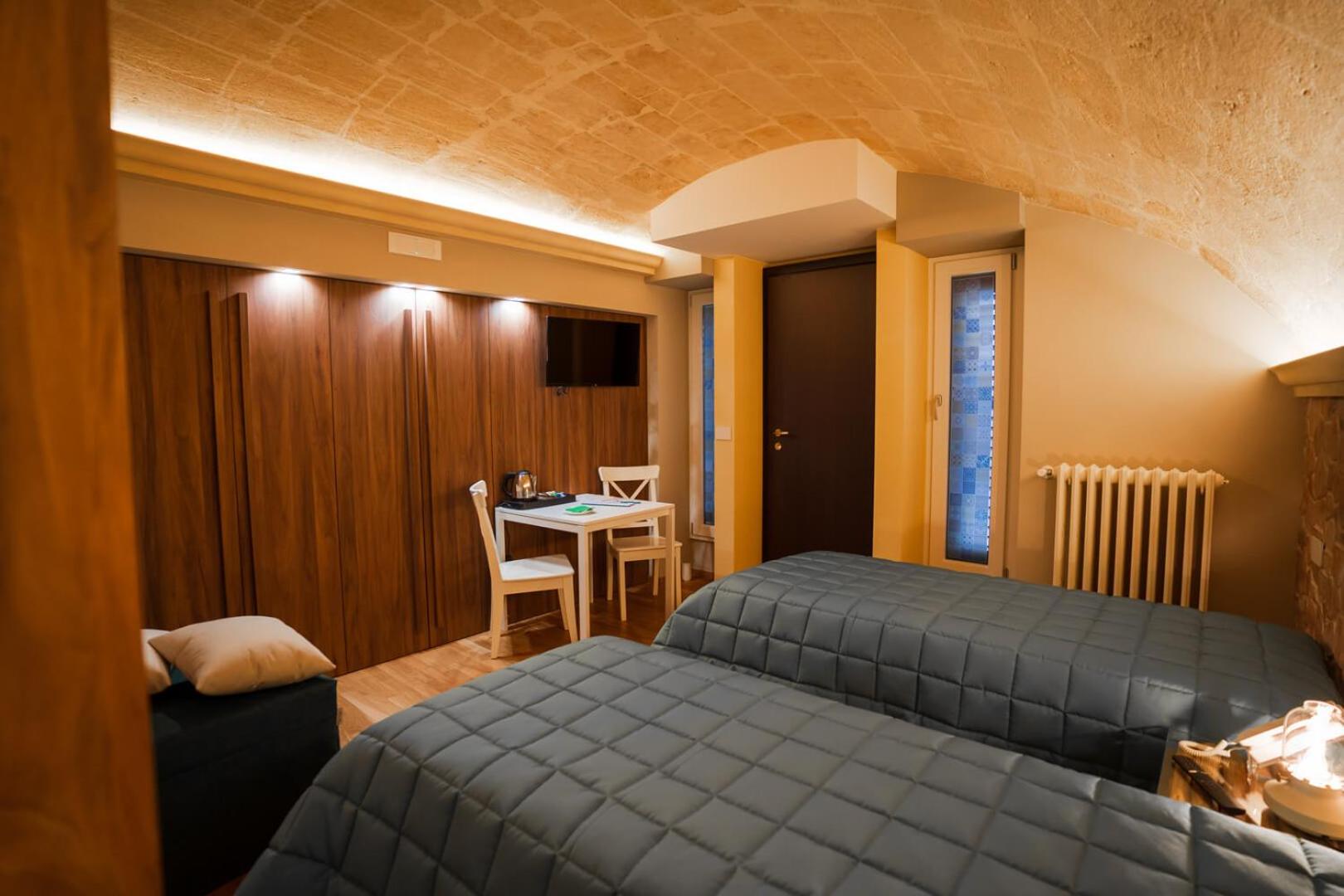 Deluxe Double or Twin Room - Photo 4