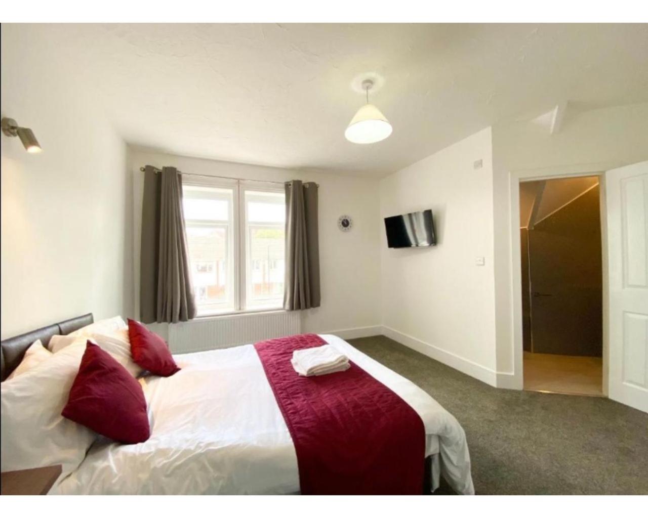 Double Room with Private Bathroom - Photo 1