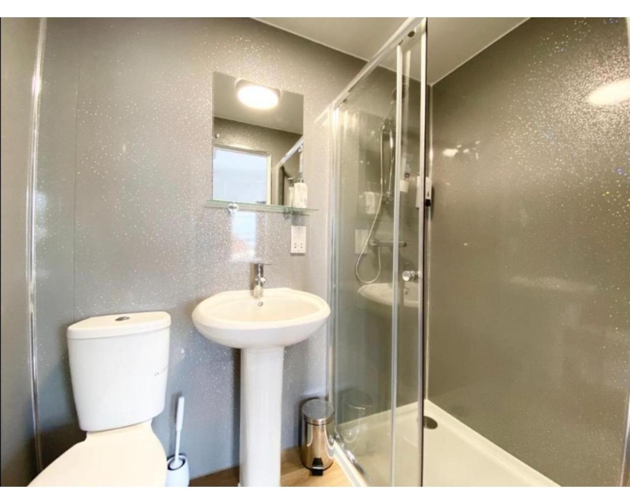 Double Room with Private Bathroom - Photo 4