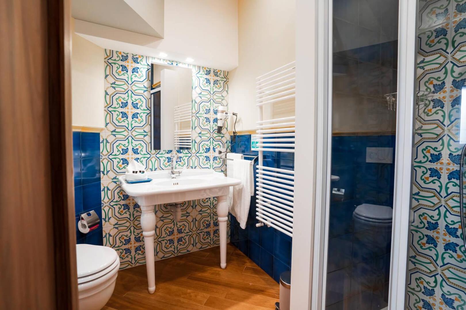 Standard Double Room - Photo 10