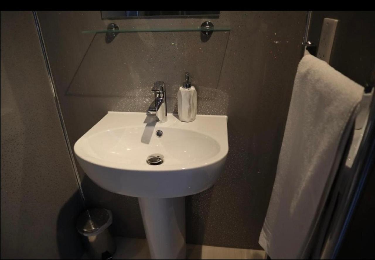 Quadruple Room with Shower - Photo 4