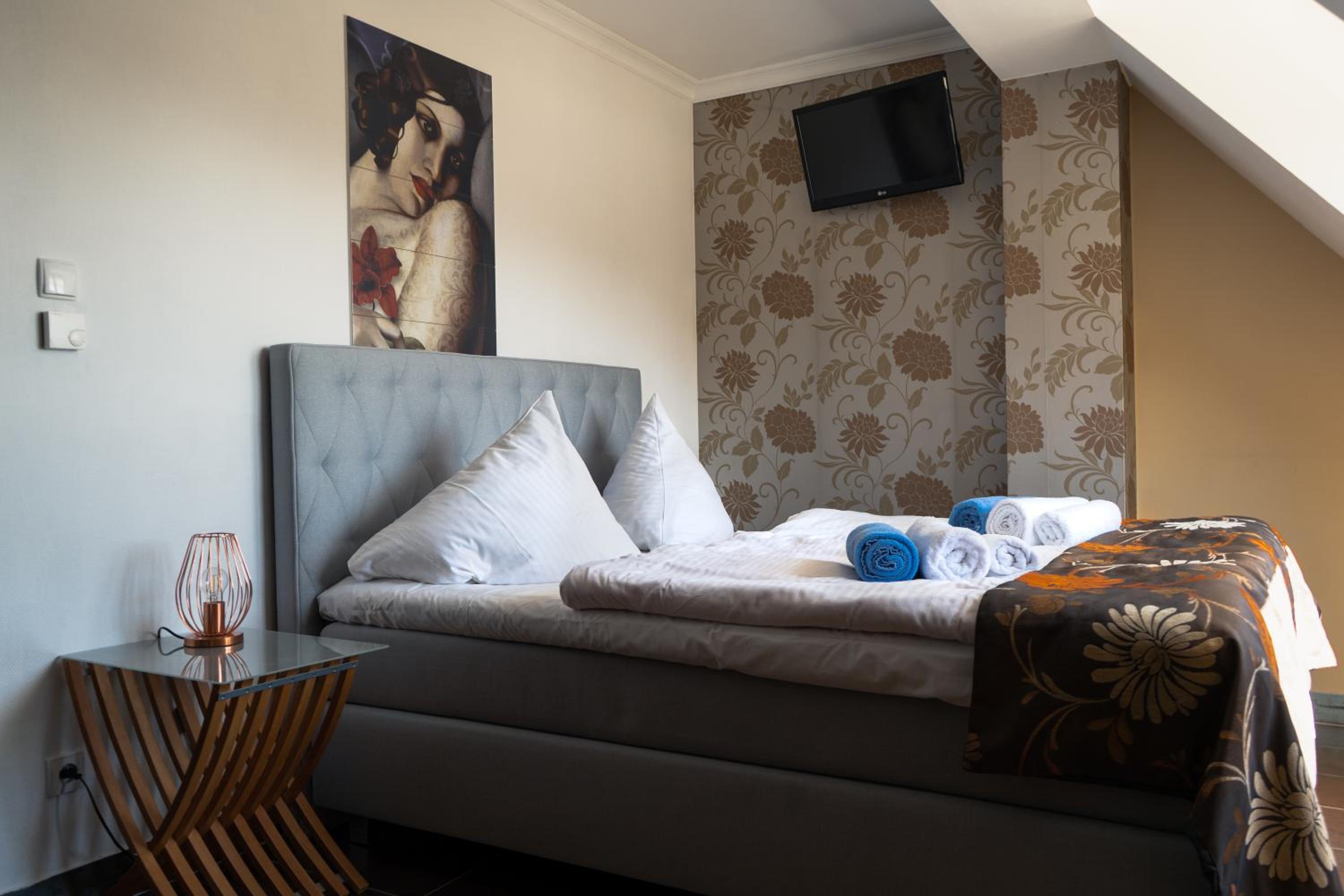 Standard Plus Double or Twin Room - Photo 1
