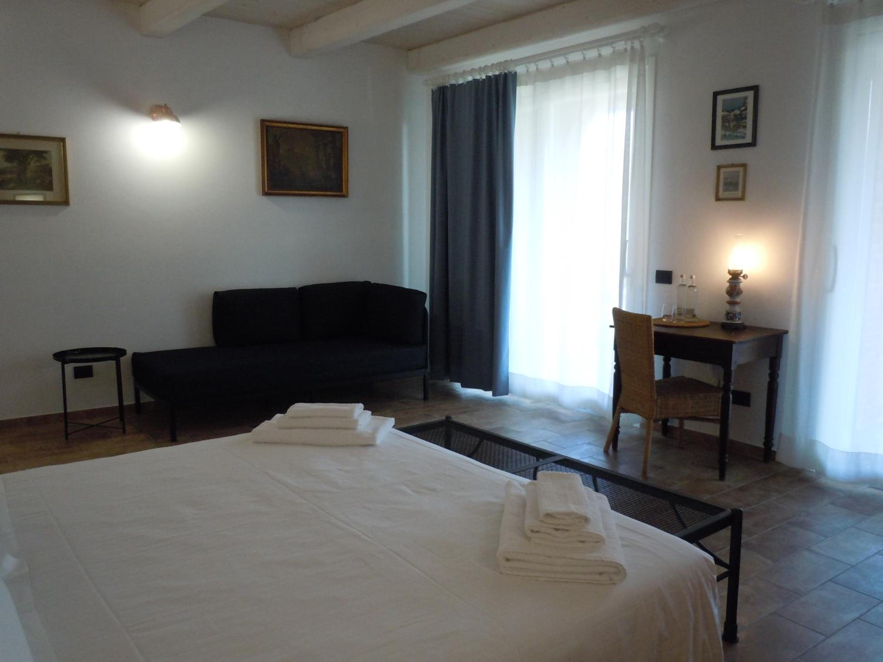 King Room with Balcony photo 3