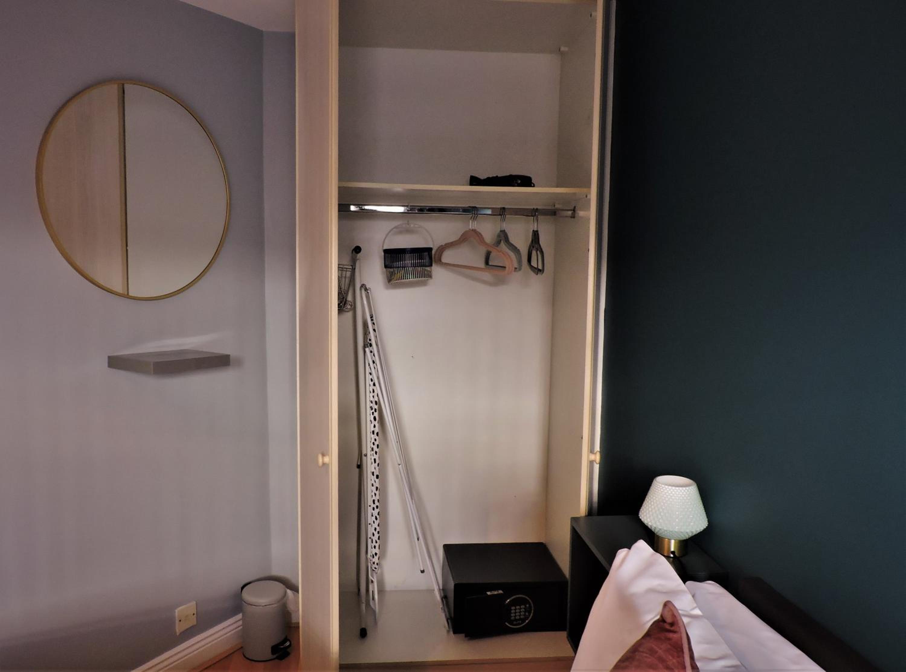 One-Bedroom Apartment (3 Adults) thumbnail 6