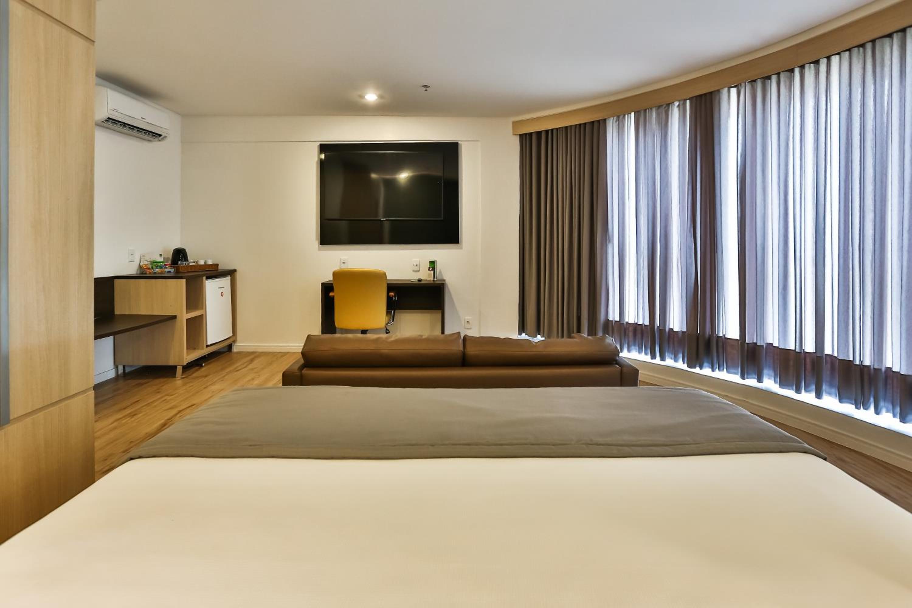 Business Class Suite thumbnail 6