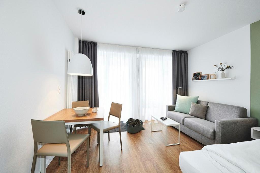 Apartment with Balcony photo 2