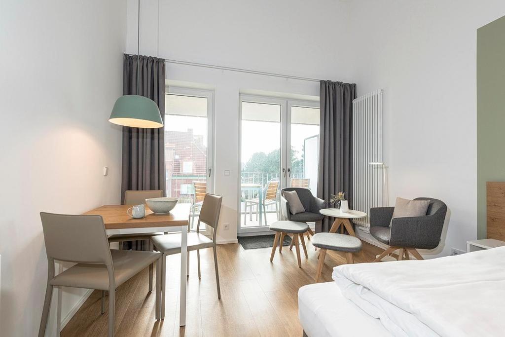 Apartment with Balcony photo 2