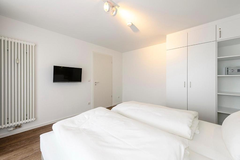 Apartment with Balcony photo 2