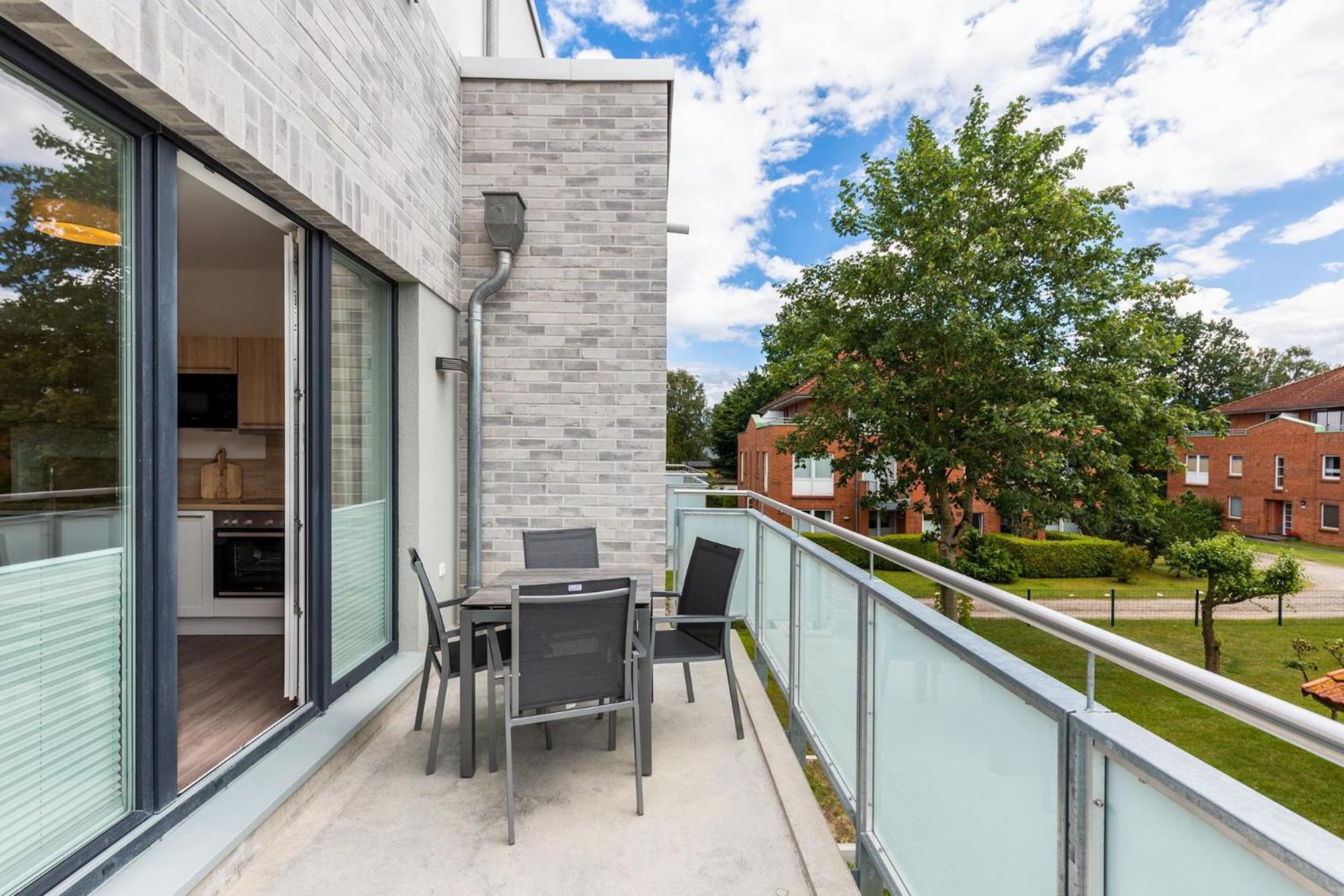 Apartment with Balcony photo 2