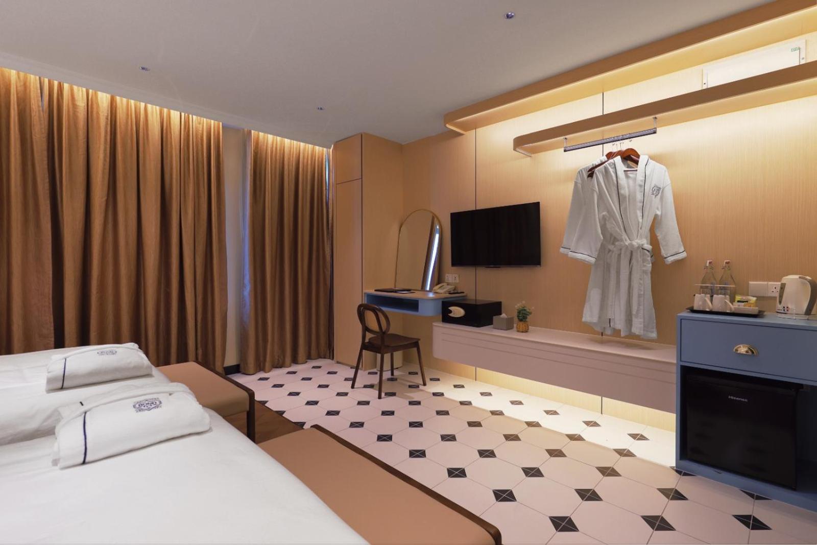 Grand Twin (Newly Renovated)