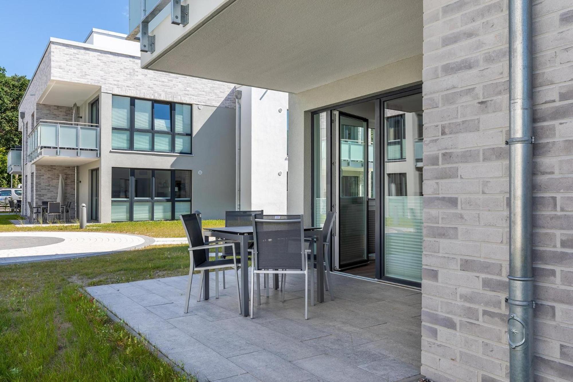 Apartment with Terrace photo 2