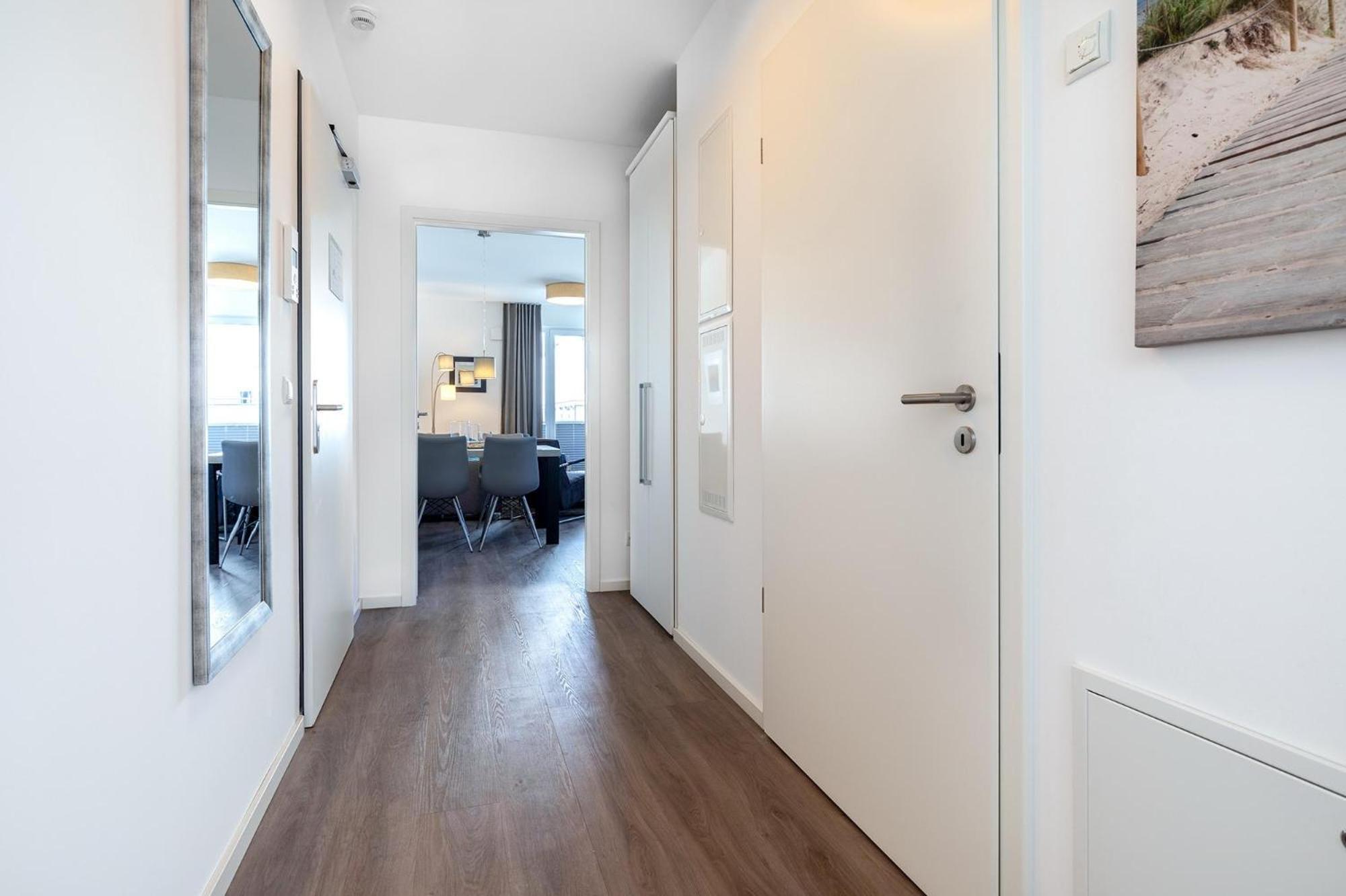 Apartment with Balcony photo 3