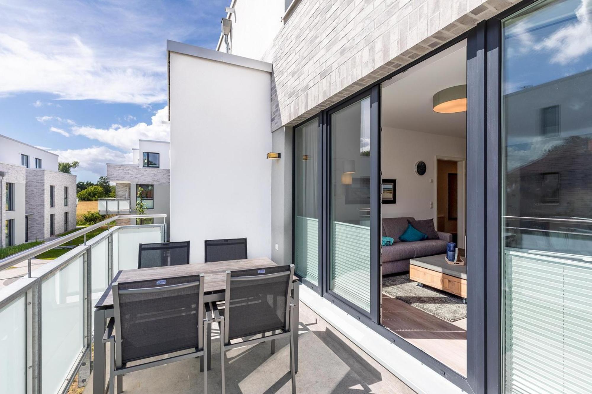 Apartment with Balcony photo 3