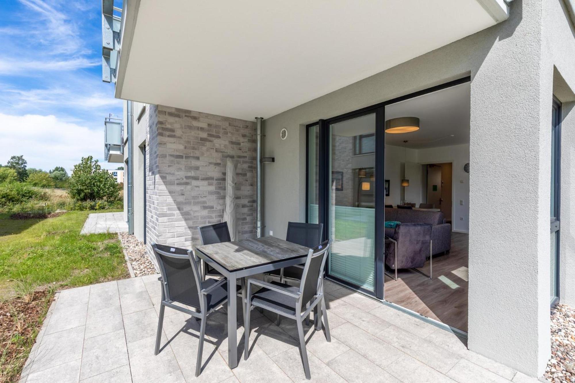 Apartment with Terrace photo 2