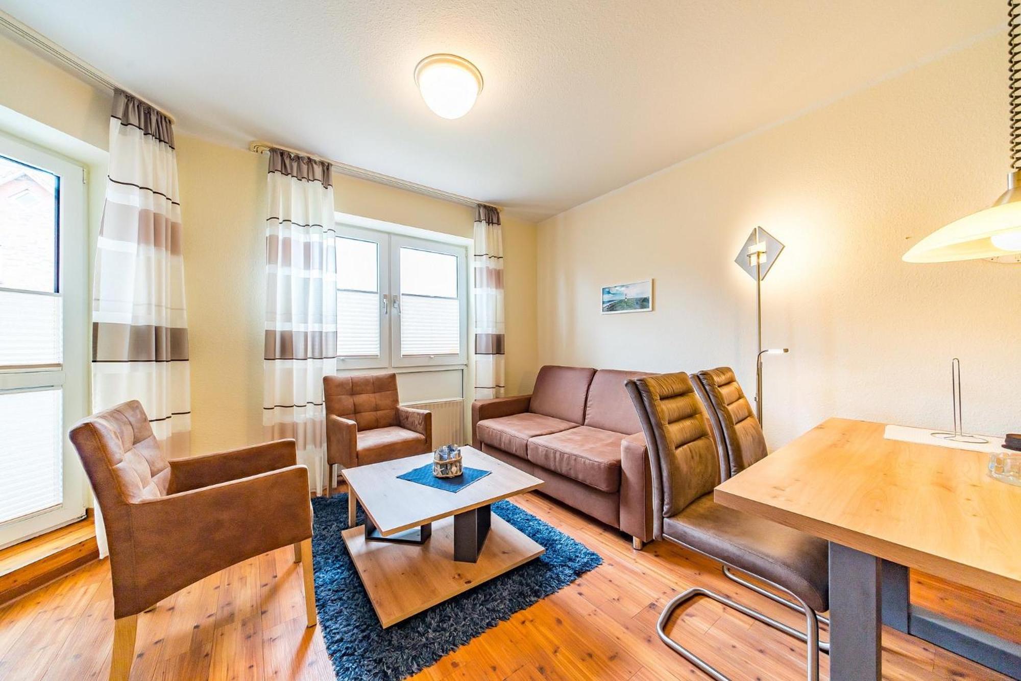 Apartment with Balcony photo 1