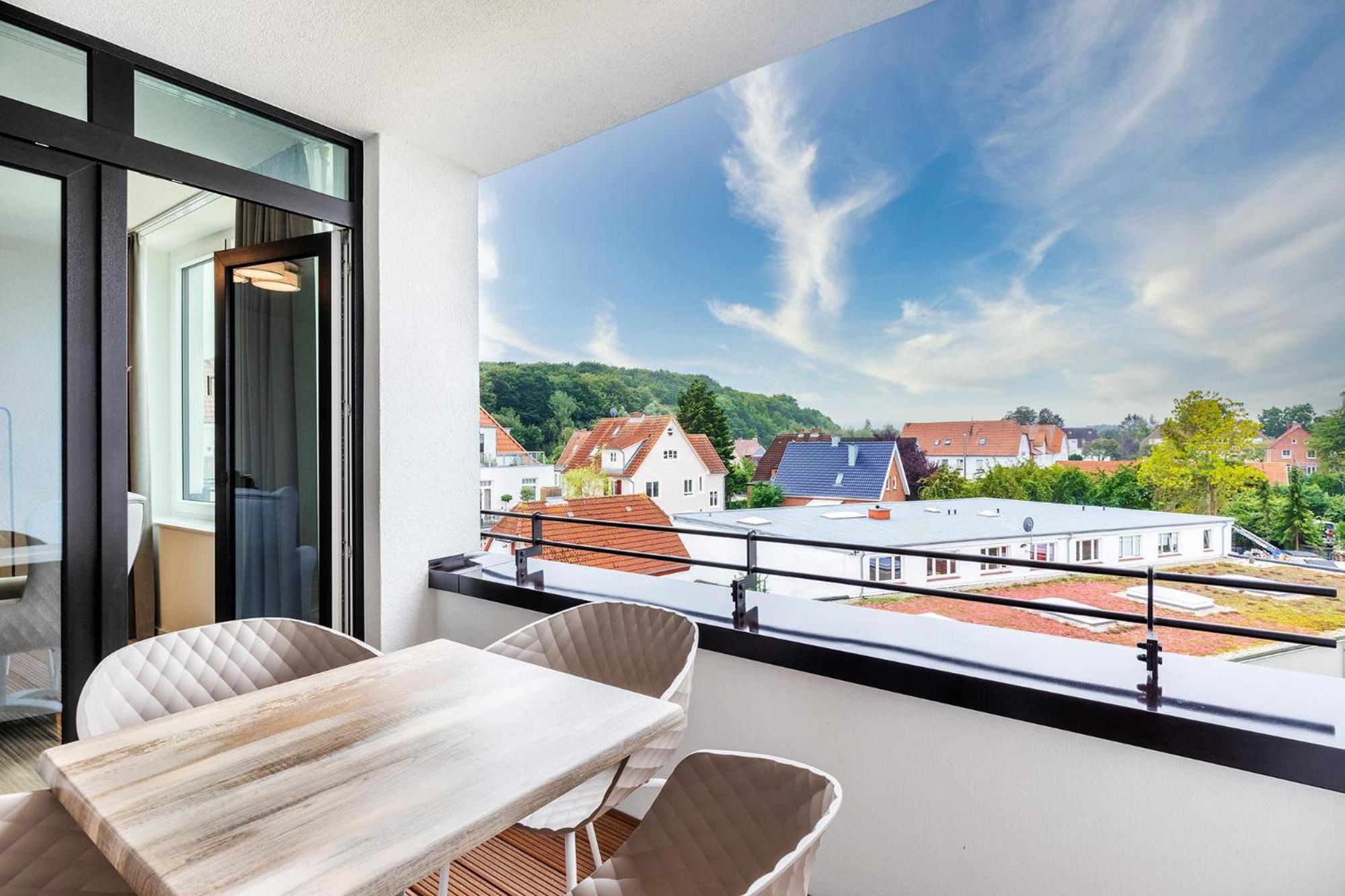 Apartment with Balcony photo 2