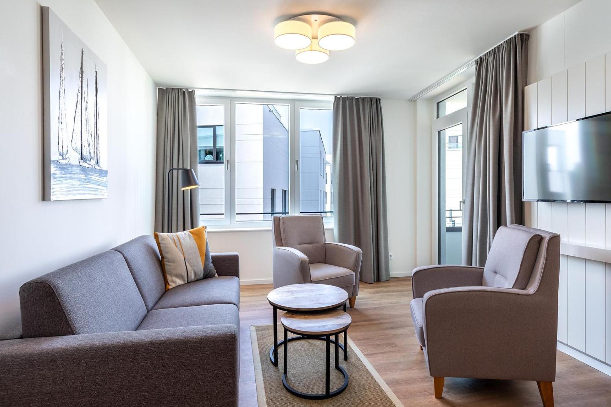 Apartment with Balcony photo 2