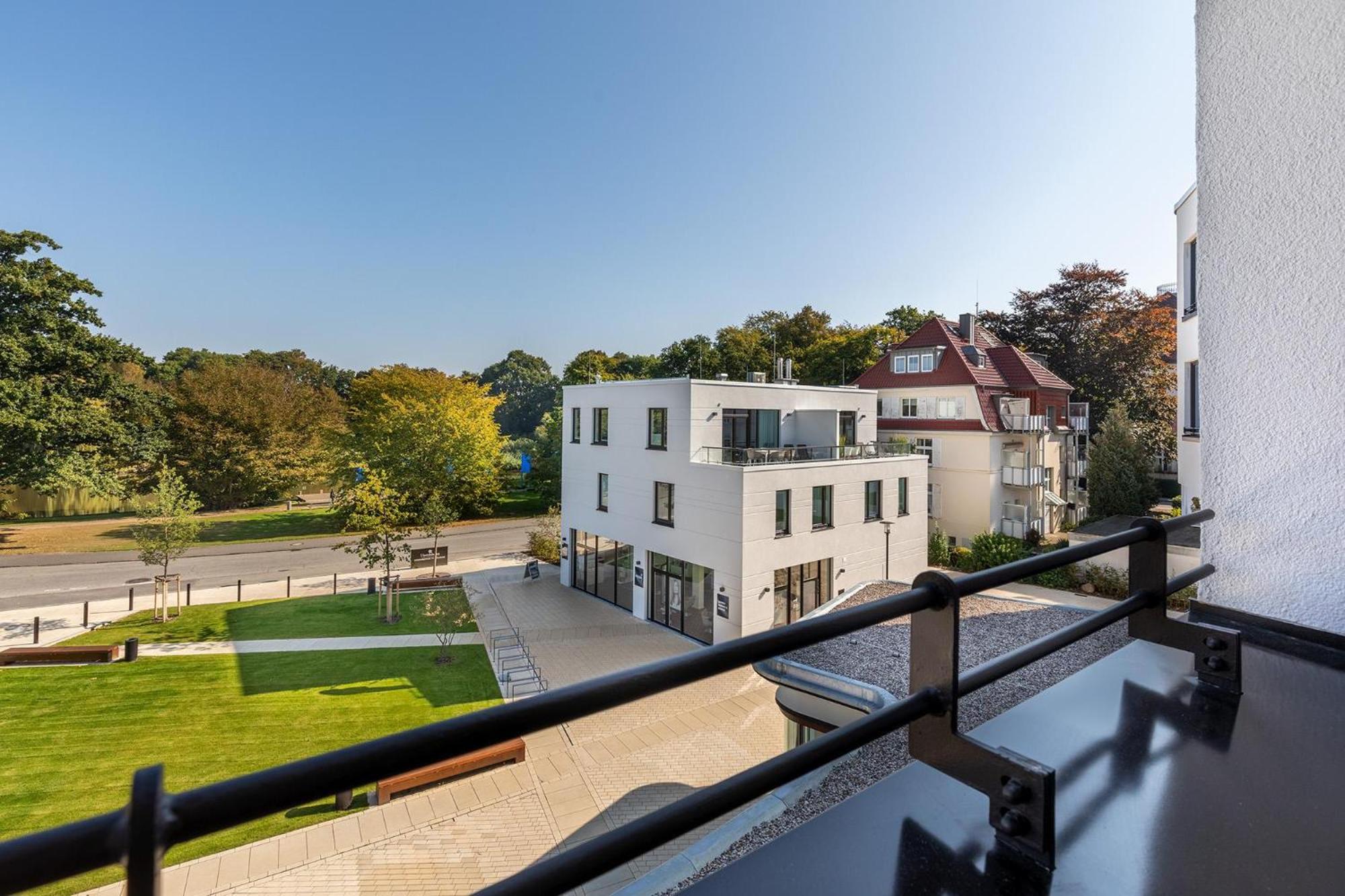 Apartment with Balcony photo 2