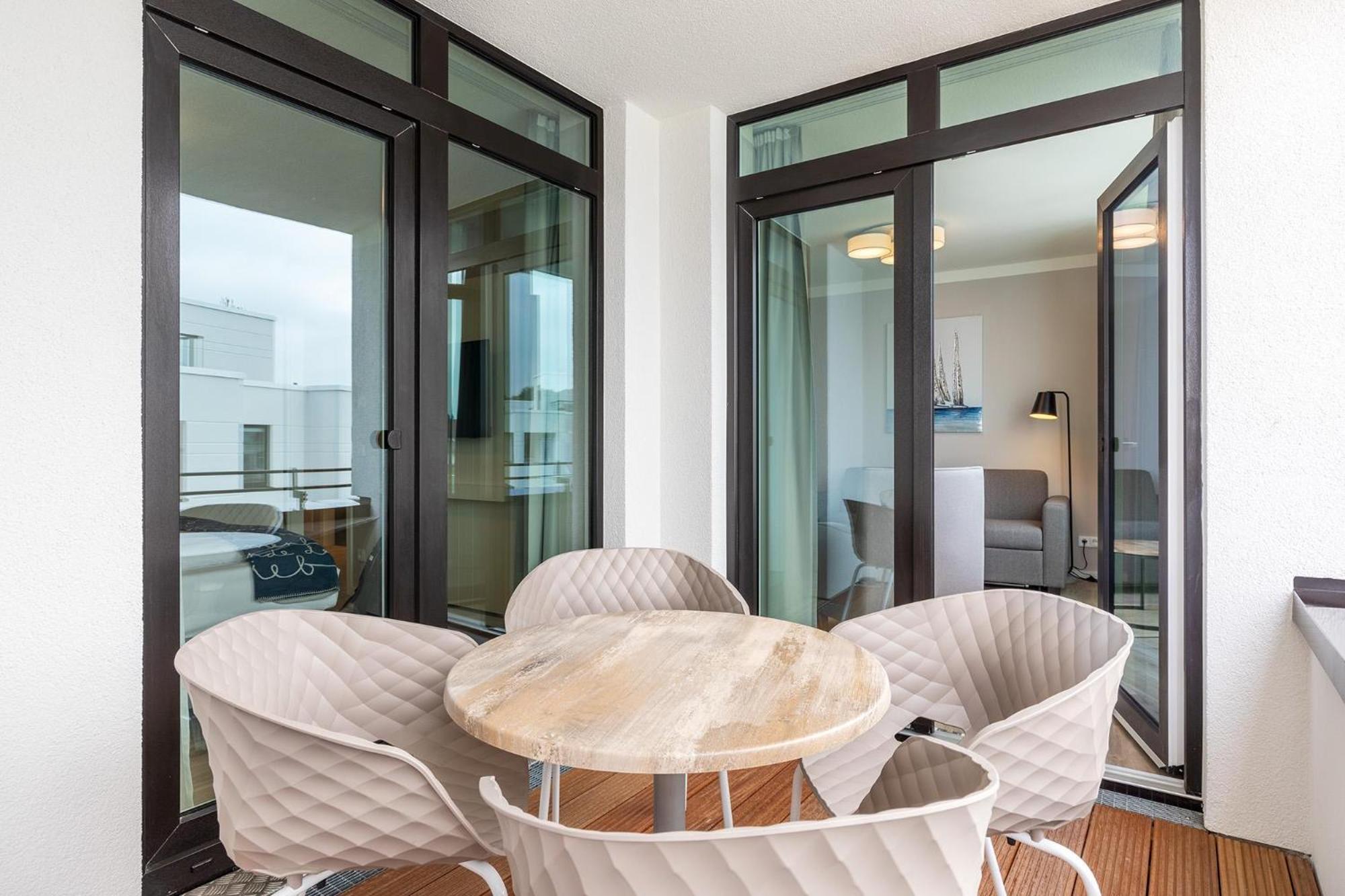 Apartment with Balcony photo 3