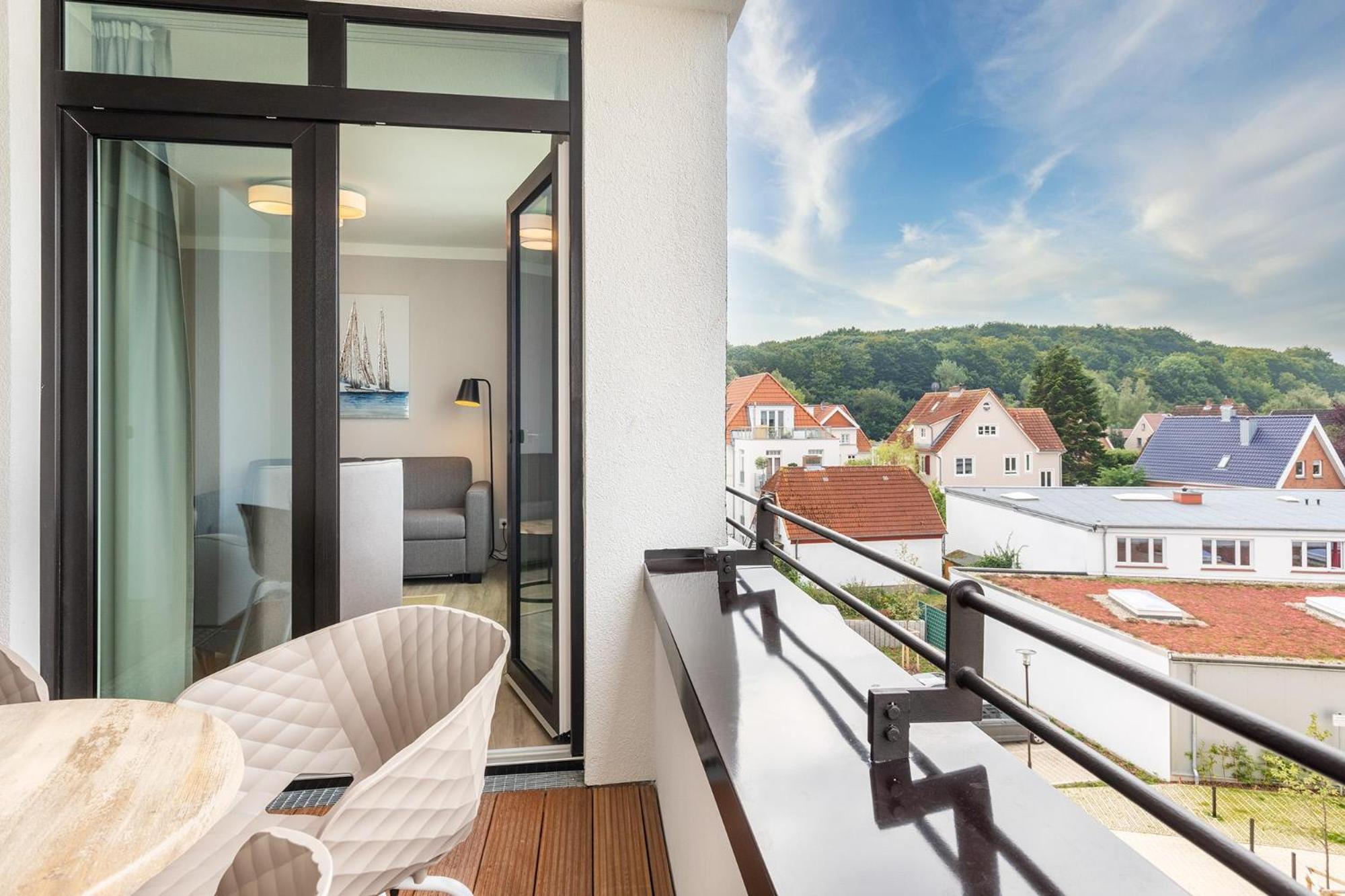 Apartment with Balcony photo 2