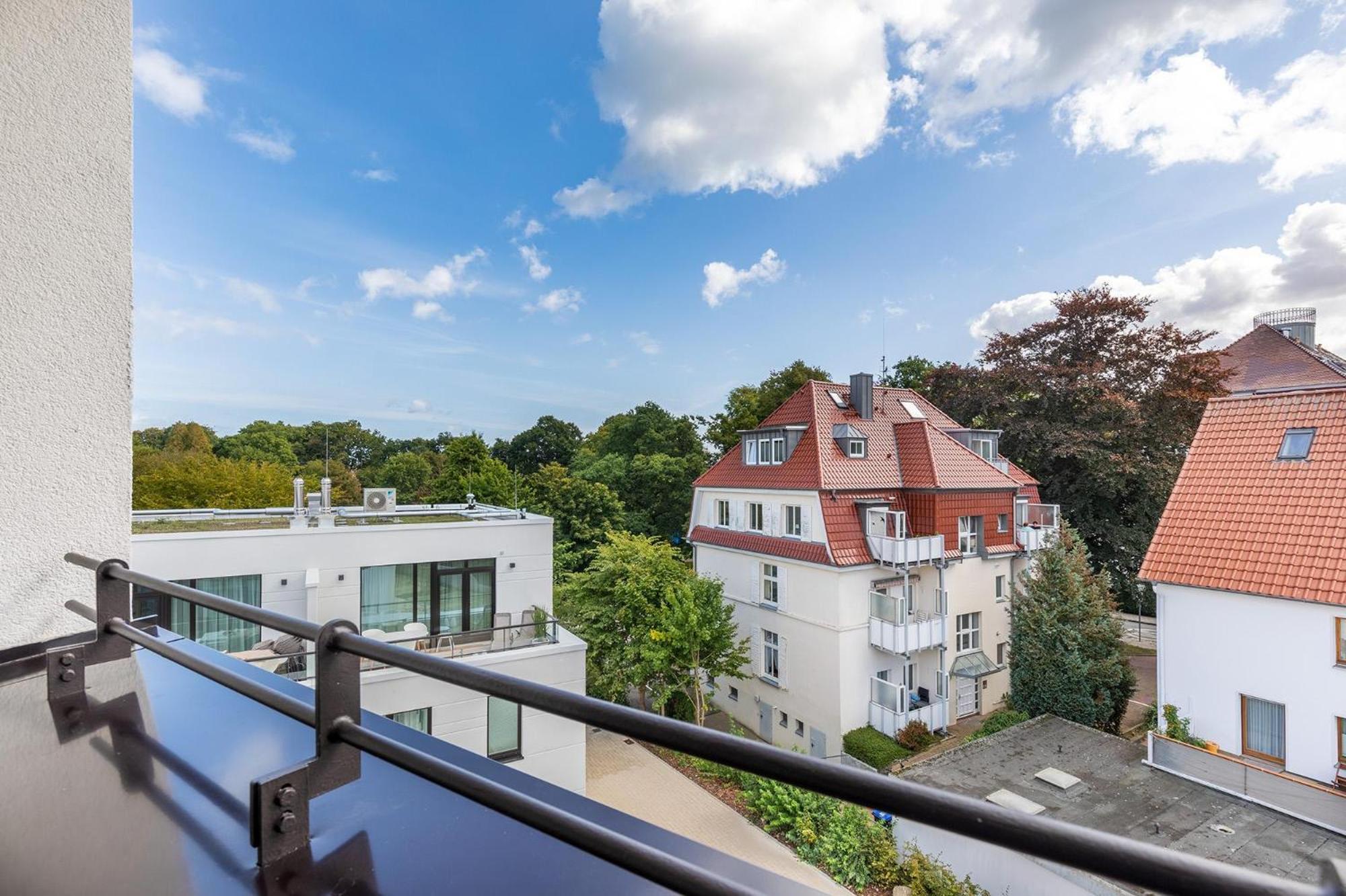 Apartment with Balcony photo 3