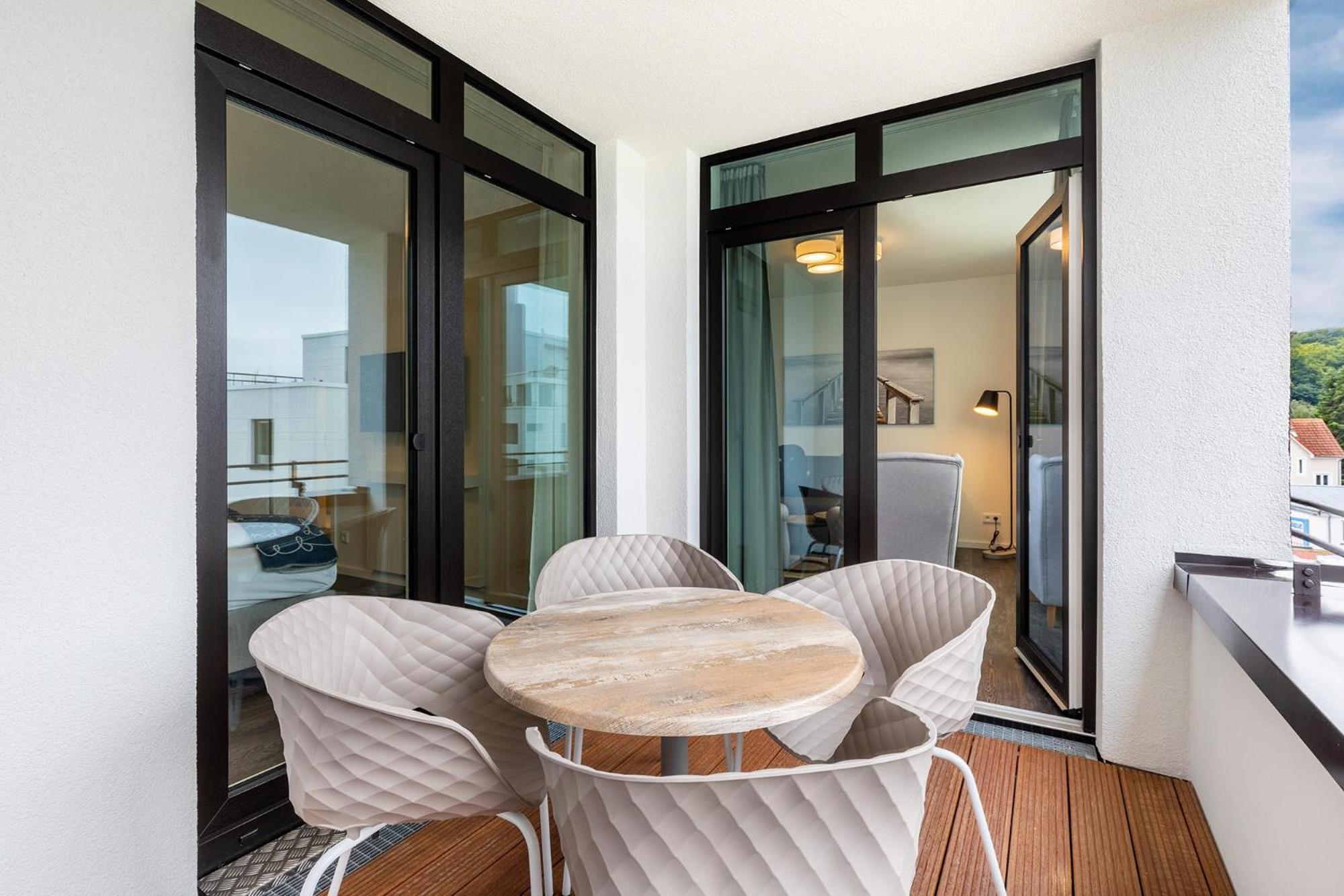 Apartment with Balcony photo 3