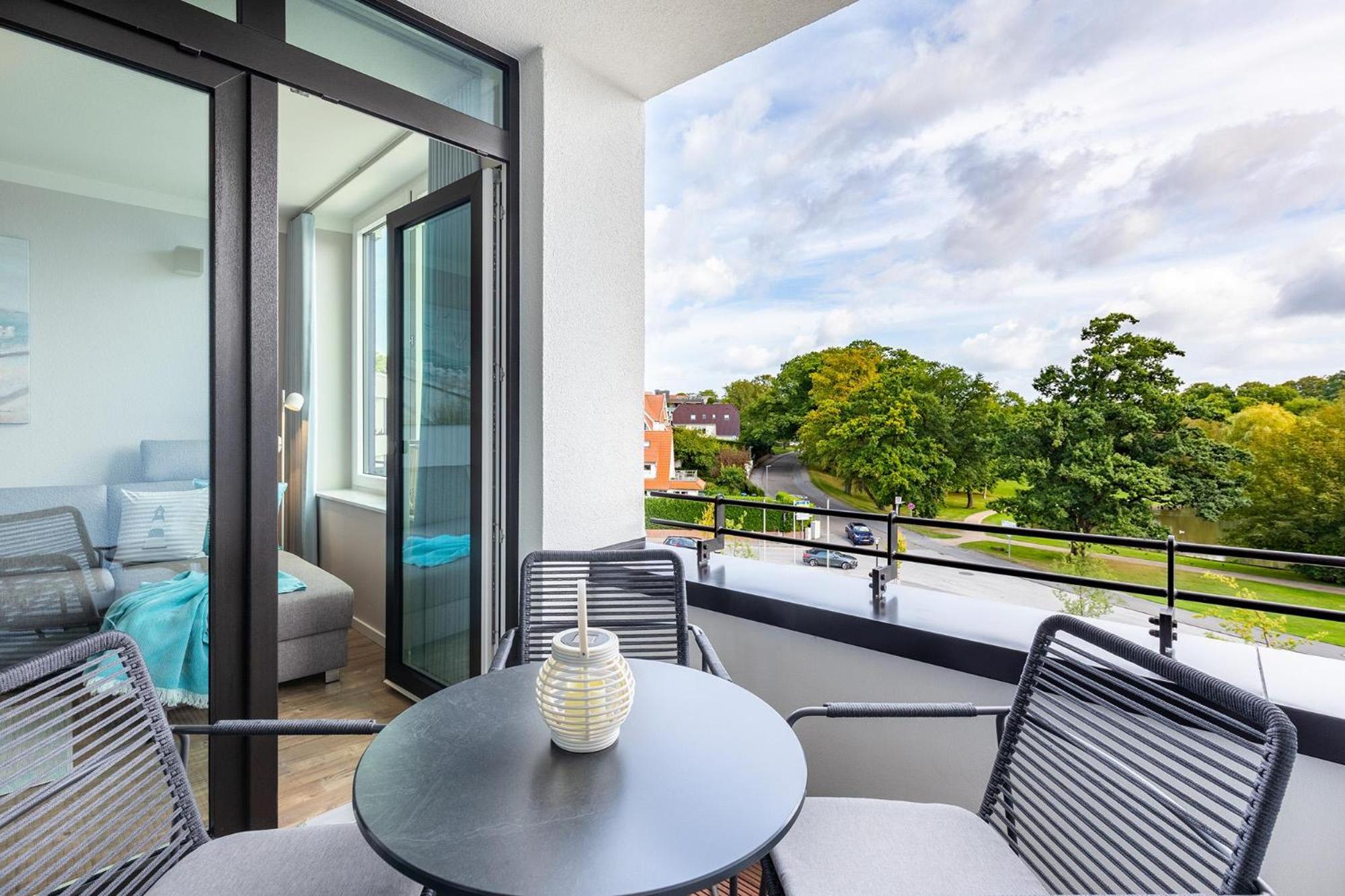 Apartment with Balcony photo 2