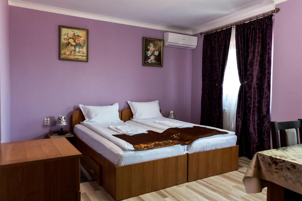 Deluxe Double Room with Balcony photo 2