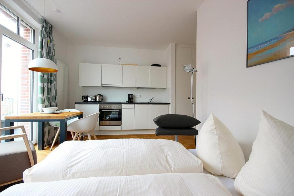 Apartment with Balcony photo 1