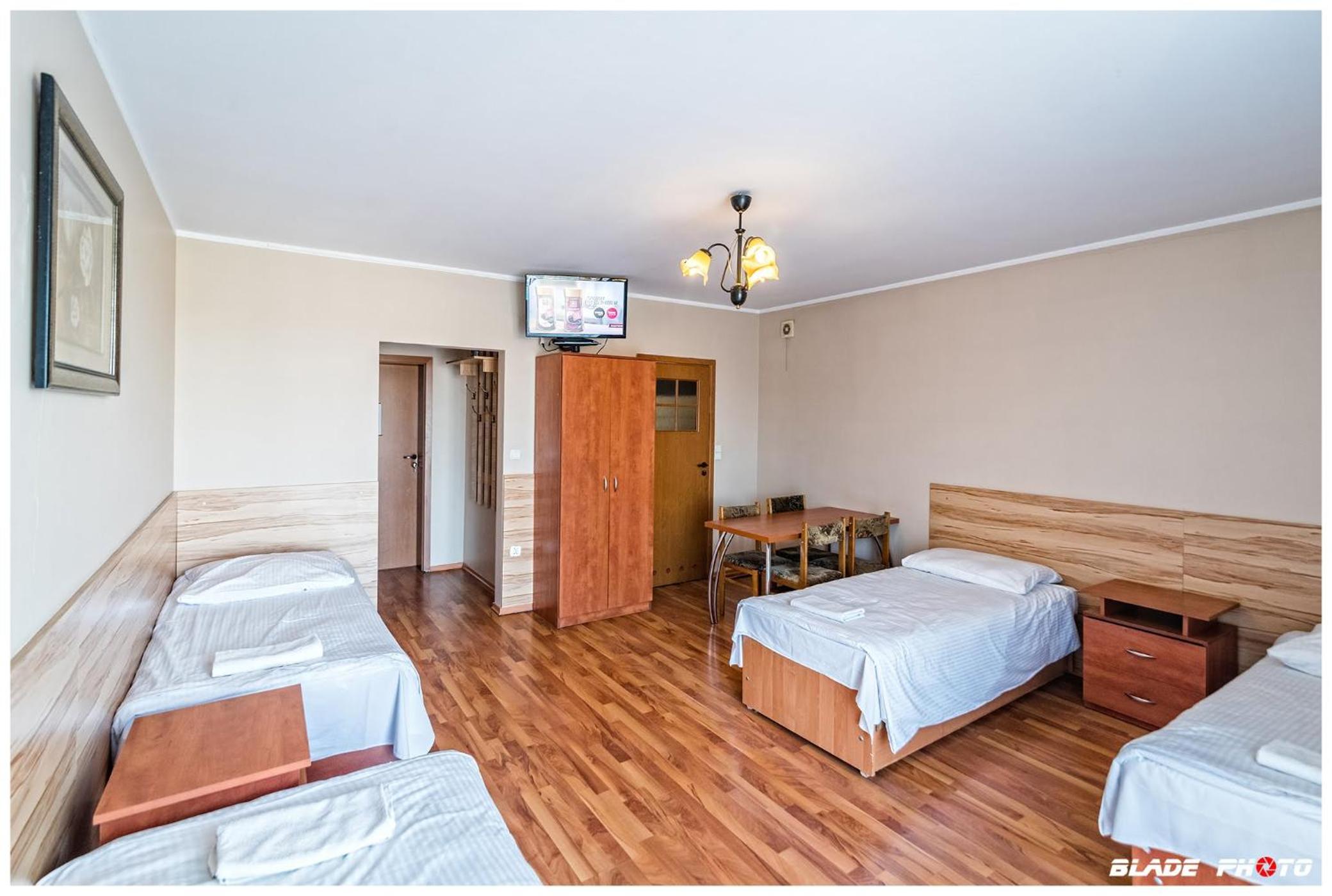 Quadruple Room with Private Bathroom photo 1