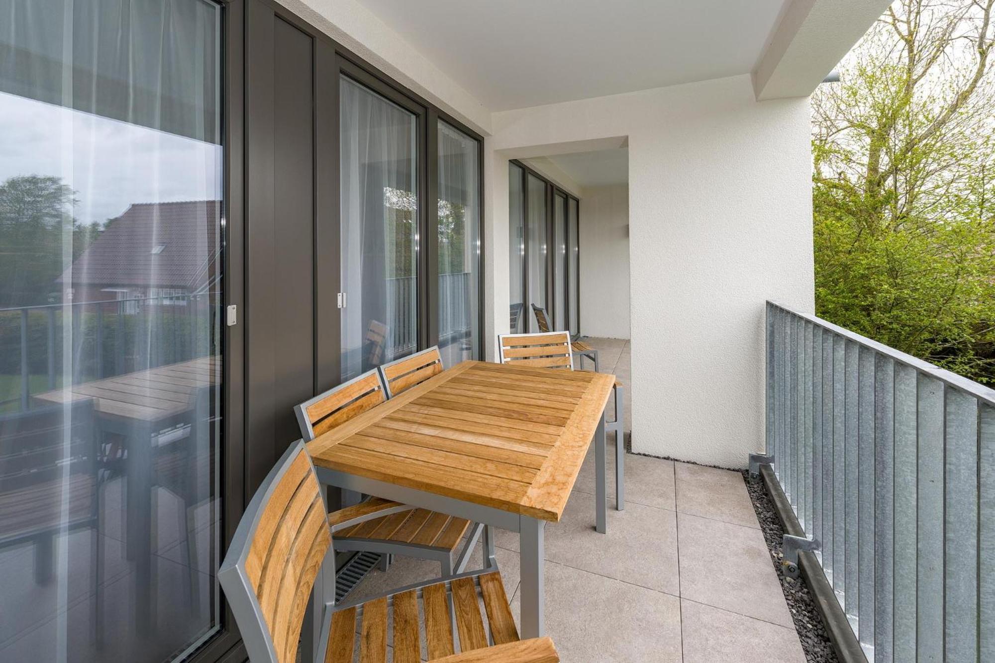 Apartment with Balcony photo 2