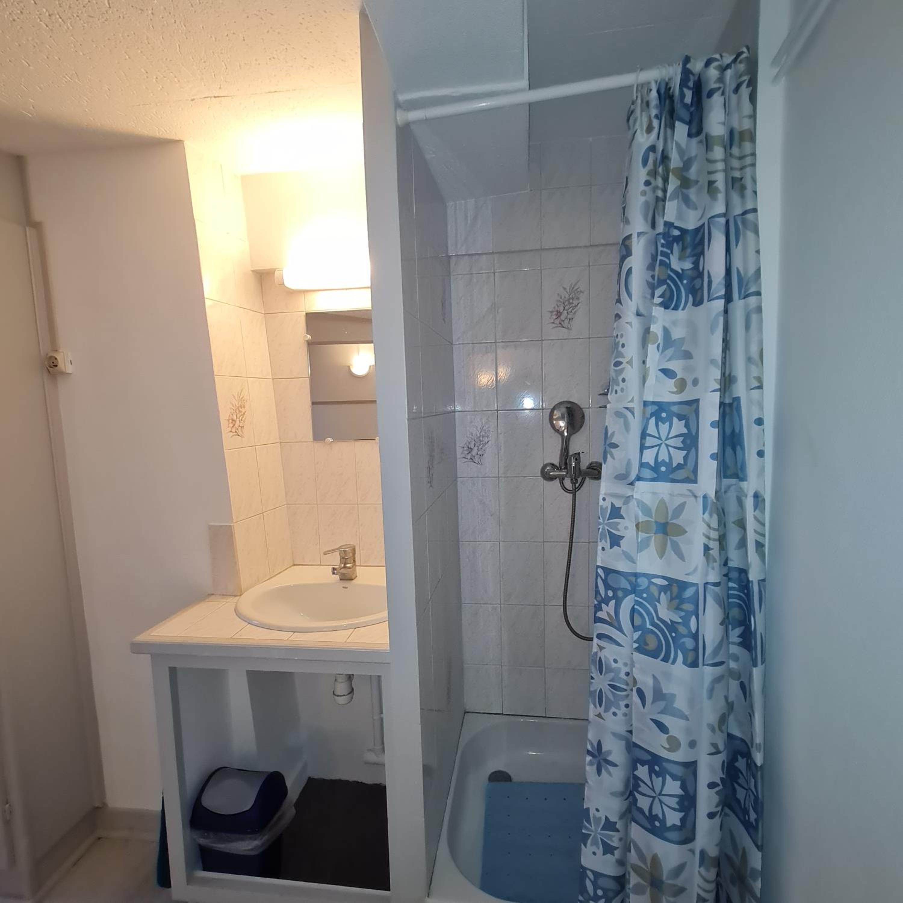 Standard Single Room with Shower photo 2