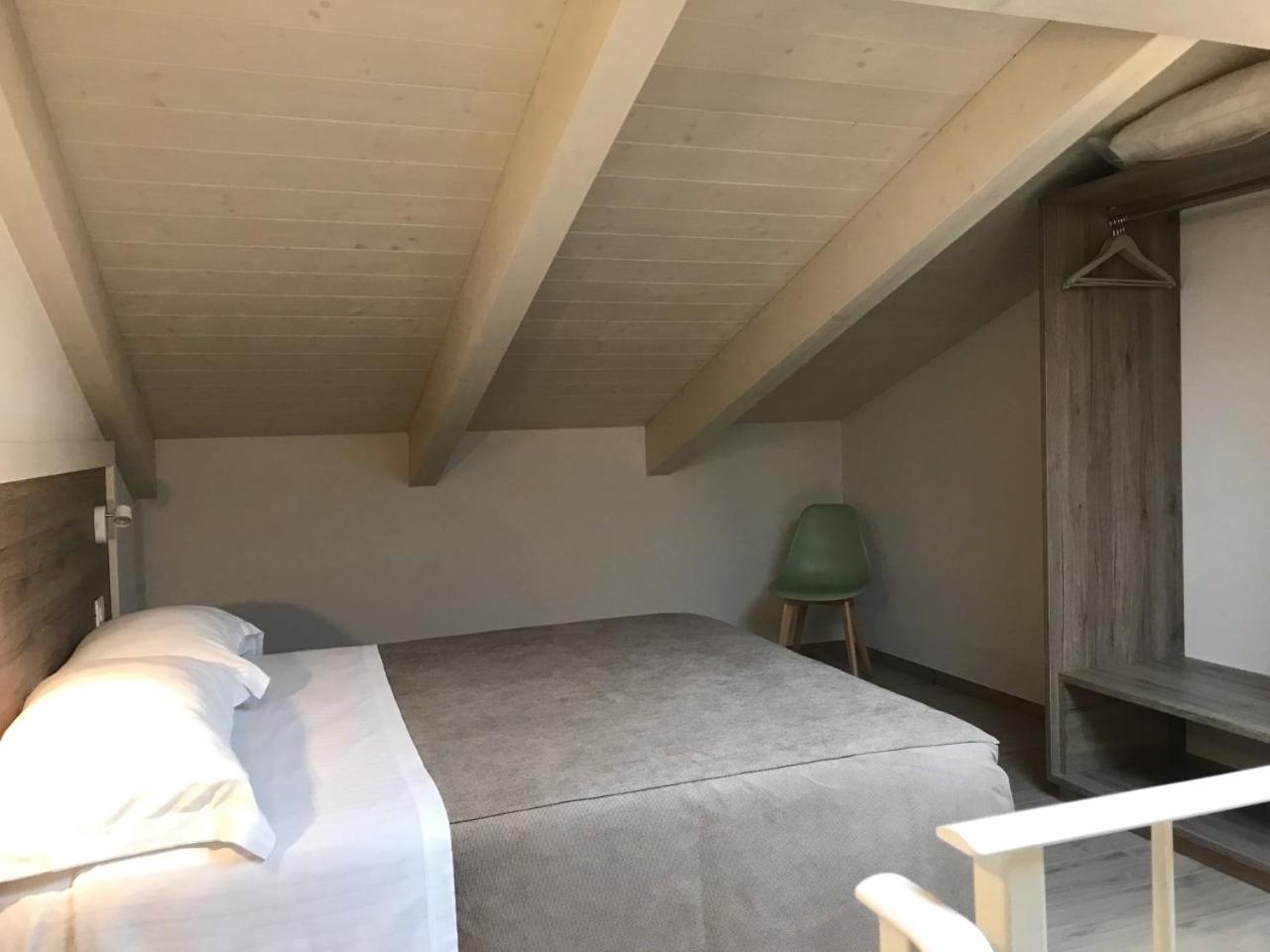 Quadruple Room with Private Bathroom photo 3