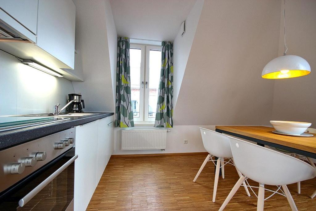 Apartment with Balcony photo 2