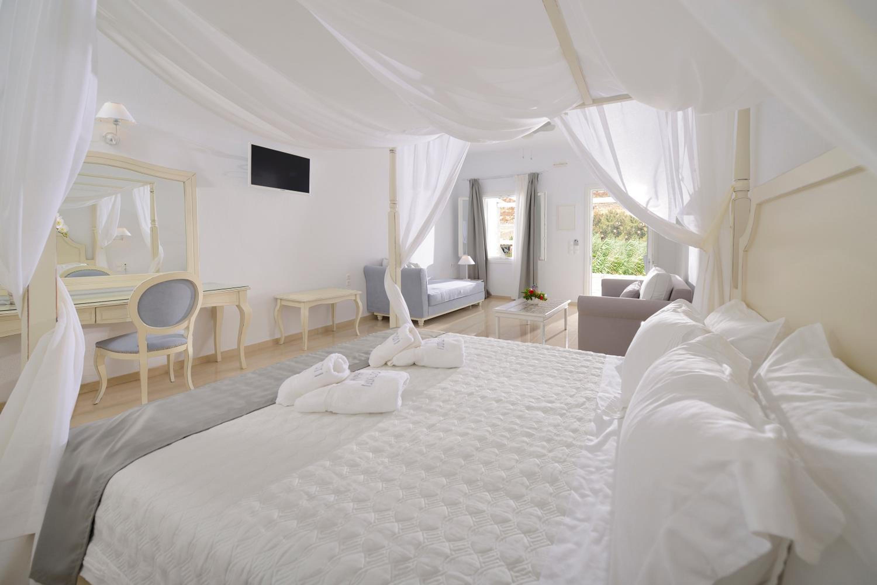 Superior Suite - Photo 10
