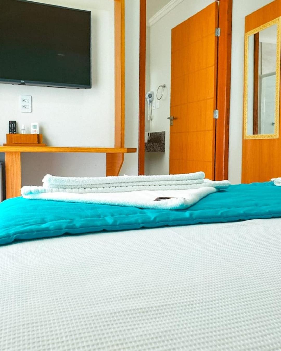 Deluxe Suite with Spa Bath - Photo 5