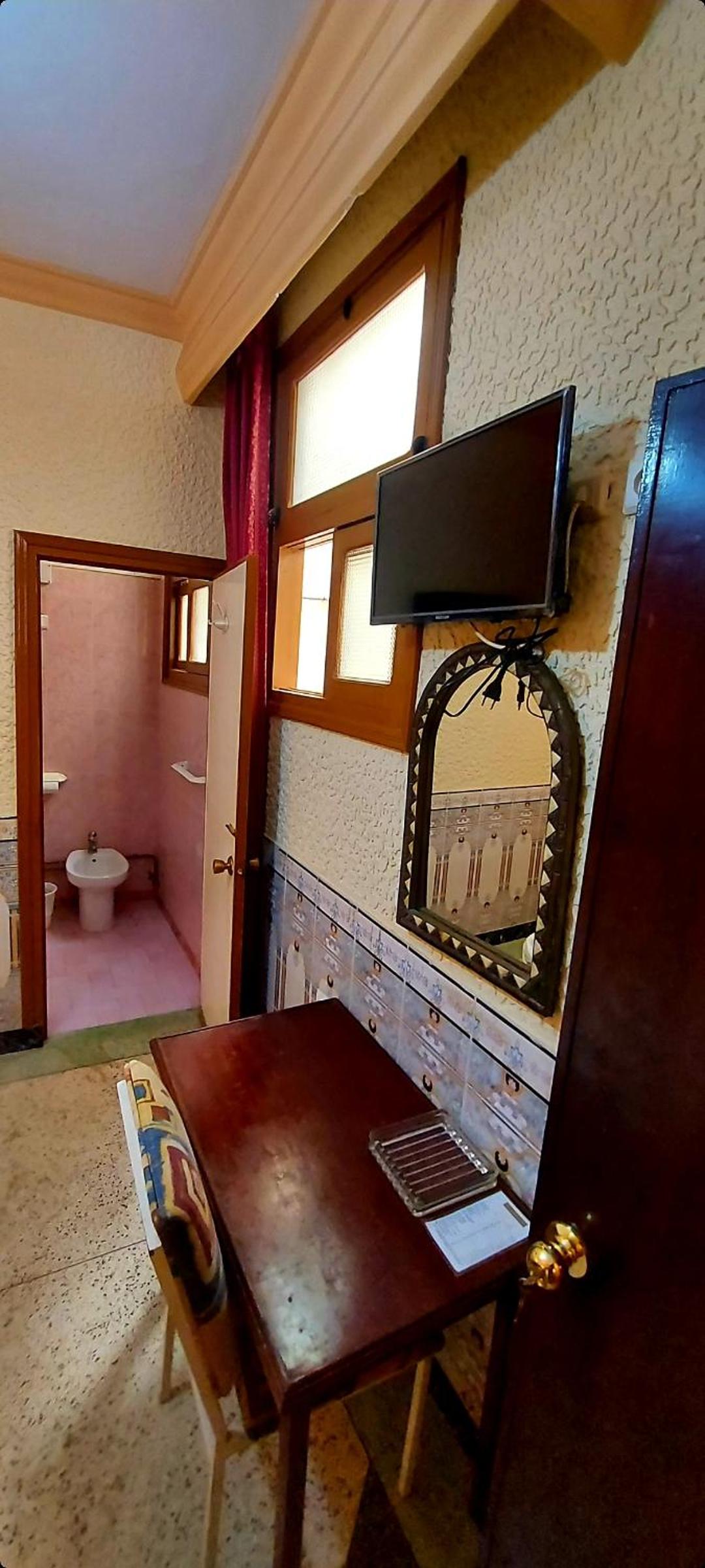 Standard Double Room - Photo 14