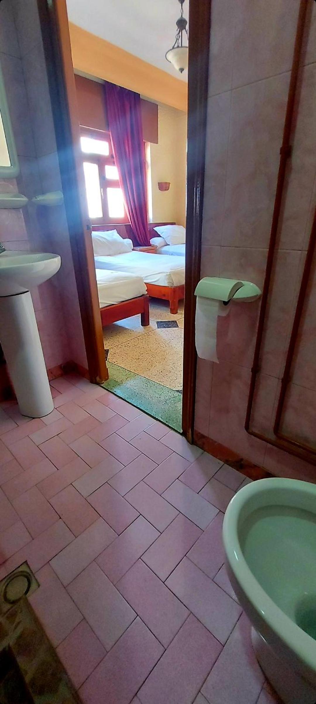 Standard Triple Room - Photo 11